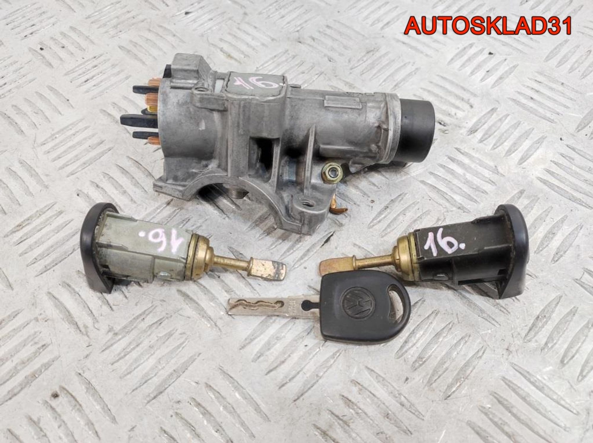 Комплект замок зажигания и личинки с ключом VW Golf 4 4B0905851C, 4100 рублей, Дубовое