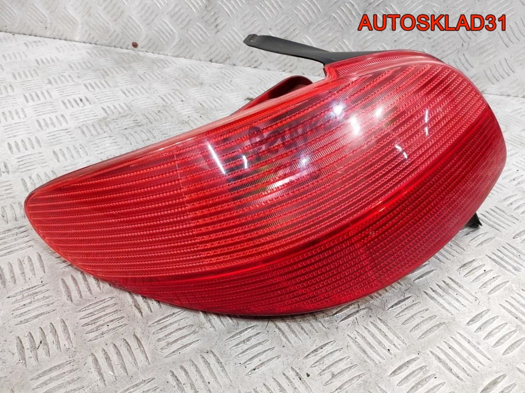 Фонарь задний левый Peugeot 206 6350S0 Хетчбэк, 4500 рублей, Дубовое