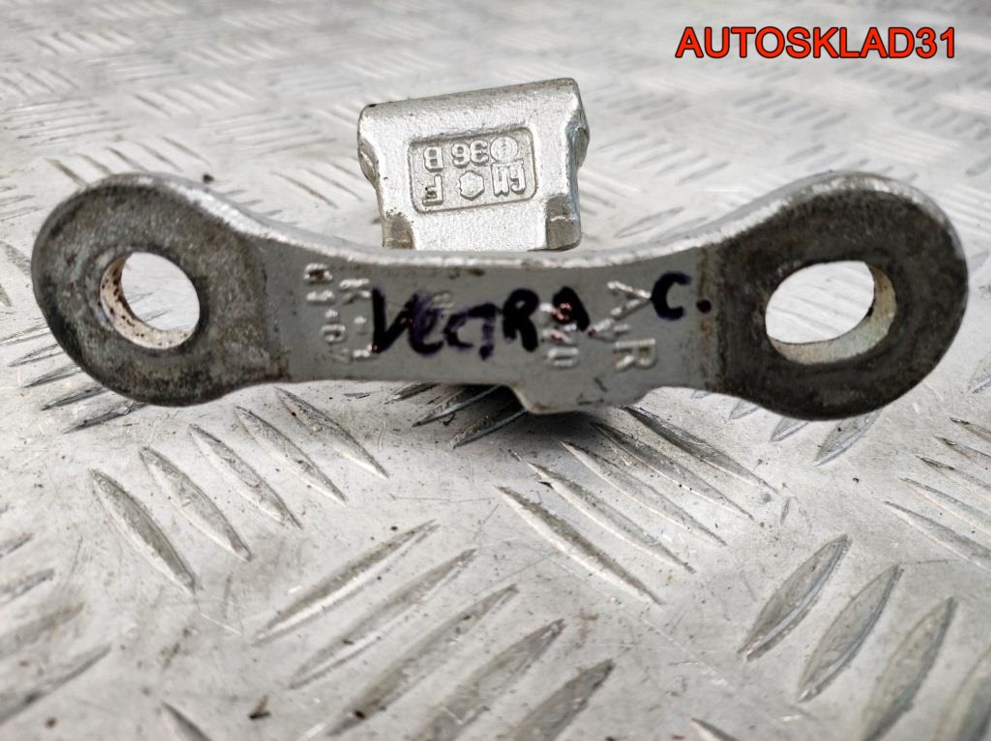 Петля двери передней правой нижняя Opel Vectra C, 500 рублей, Дубовое