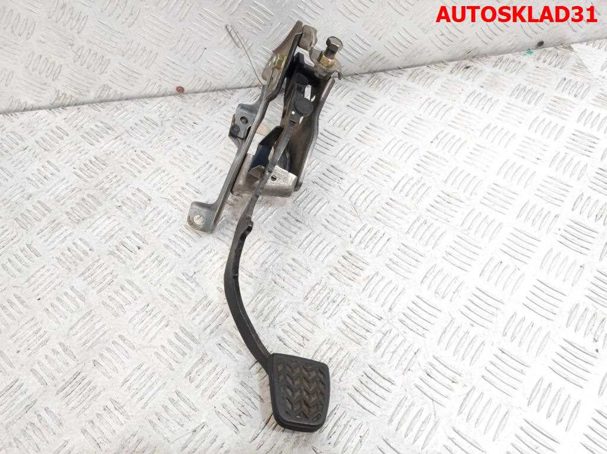 Педаль сцепления Toyota Avensis T250 3130105070, 600 рублей, Дубовое