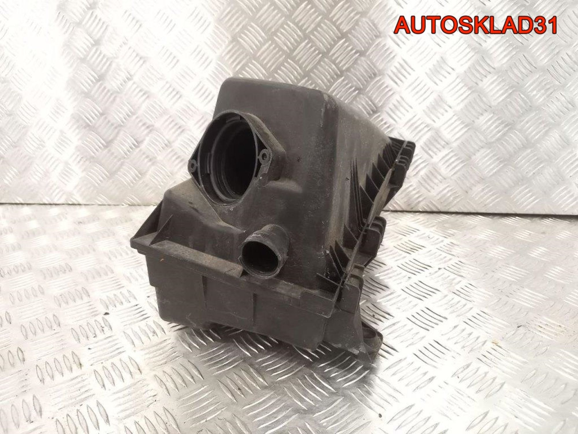 Корпус воздушного фильтра Audi A3 8L1 8L0133837B, 1800 рублей, Дубовое