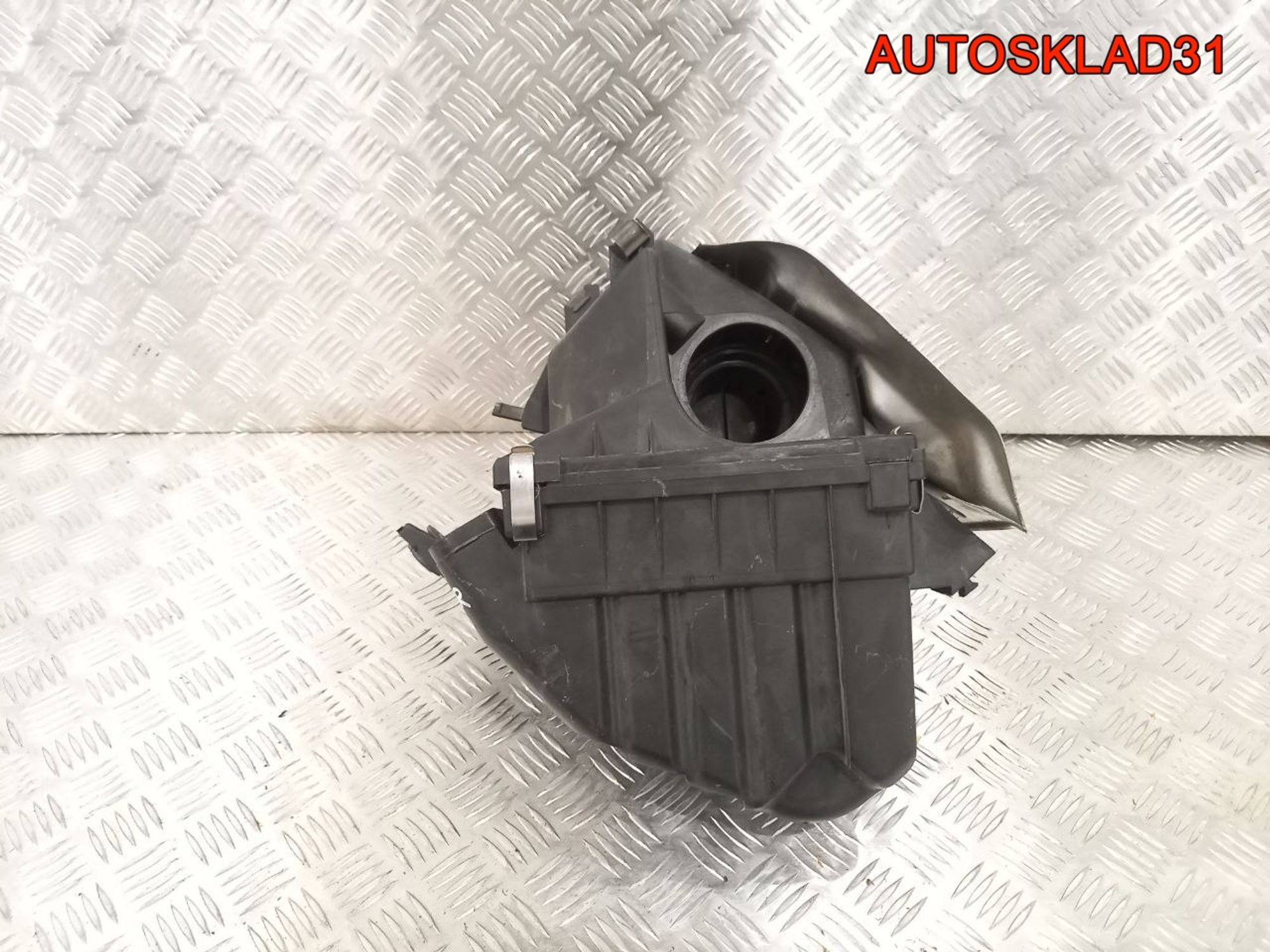 Корпус воздушного фильтра VW Passat B5 058133837R, 1400 рублей, Дубовое