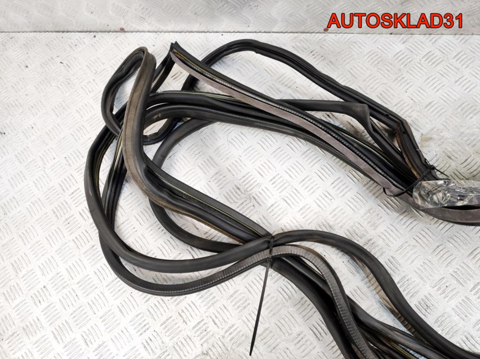 Уплотнитель двери Комплект Audi A6 C4 Универсал, 9000 рублей, Дубовое