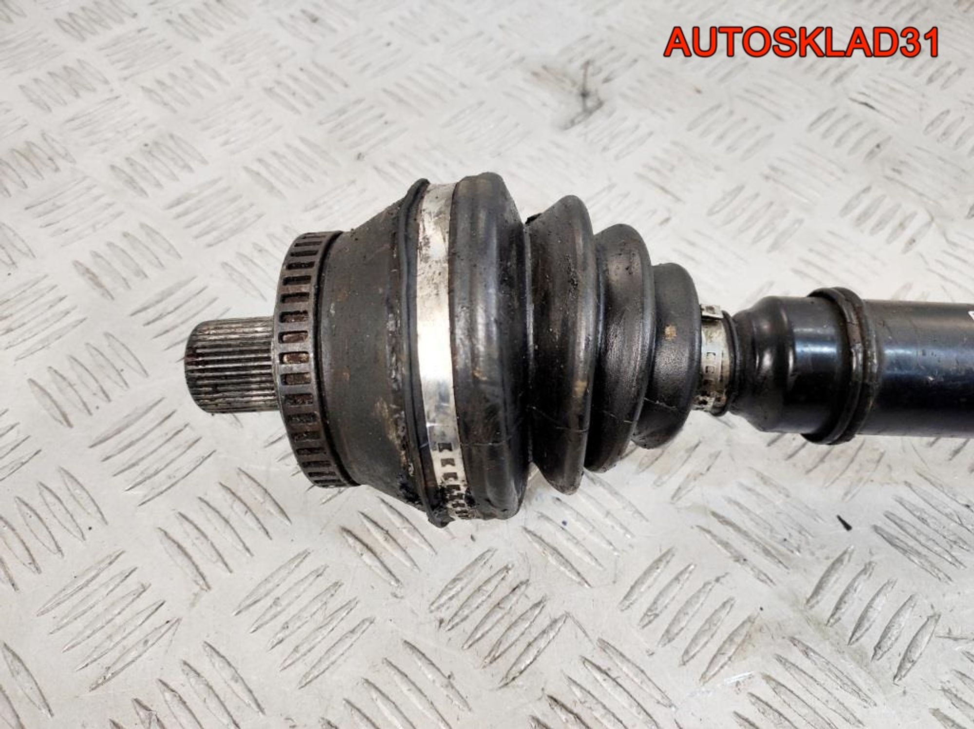 Полуось передняя правая АКПП Audi A6 C5 4B0407272F, 2700 рублей, Дубовое