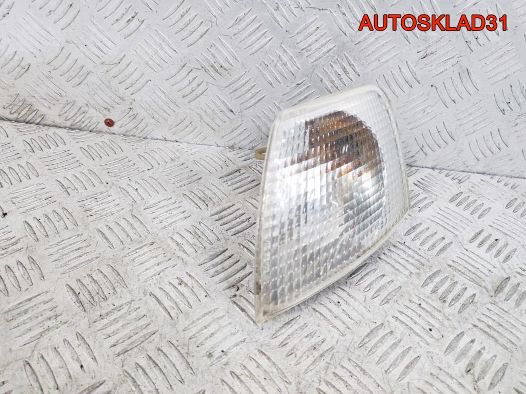 Указатель поворота левый VW Passat B5 3B0953049C, 900 рублей, Дубовое