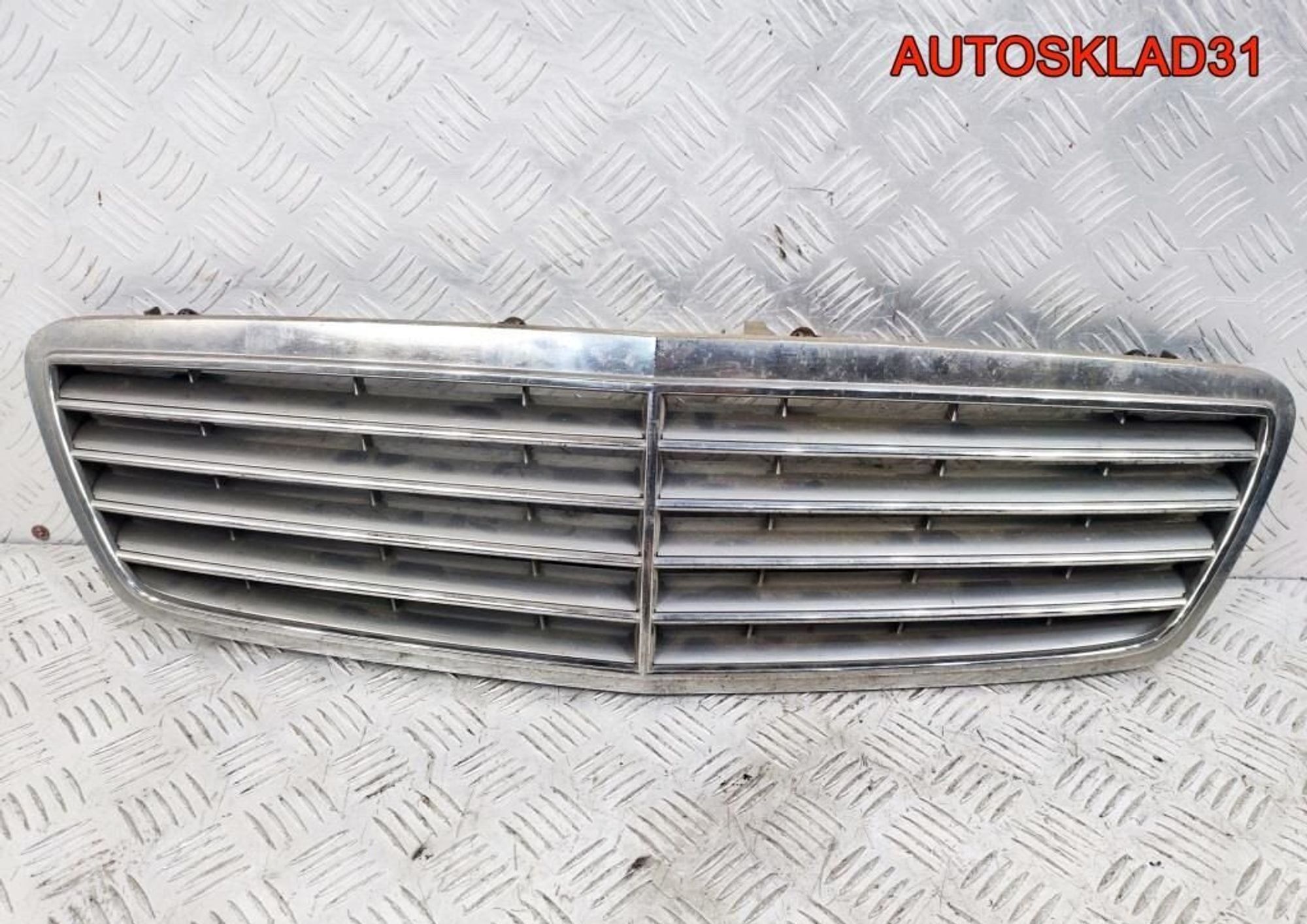 Решетка радиатора Mercedes Benz W203 A2038800183, 4900 рублей, Дубовое