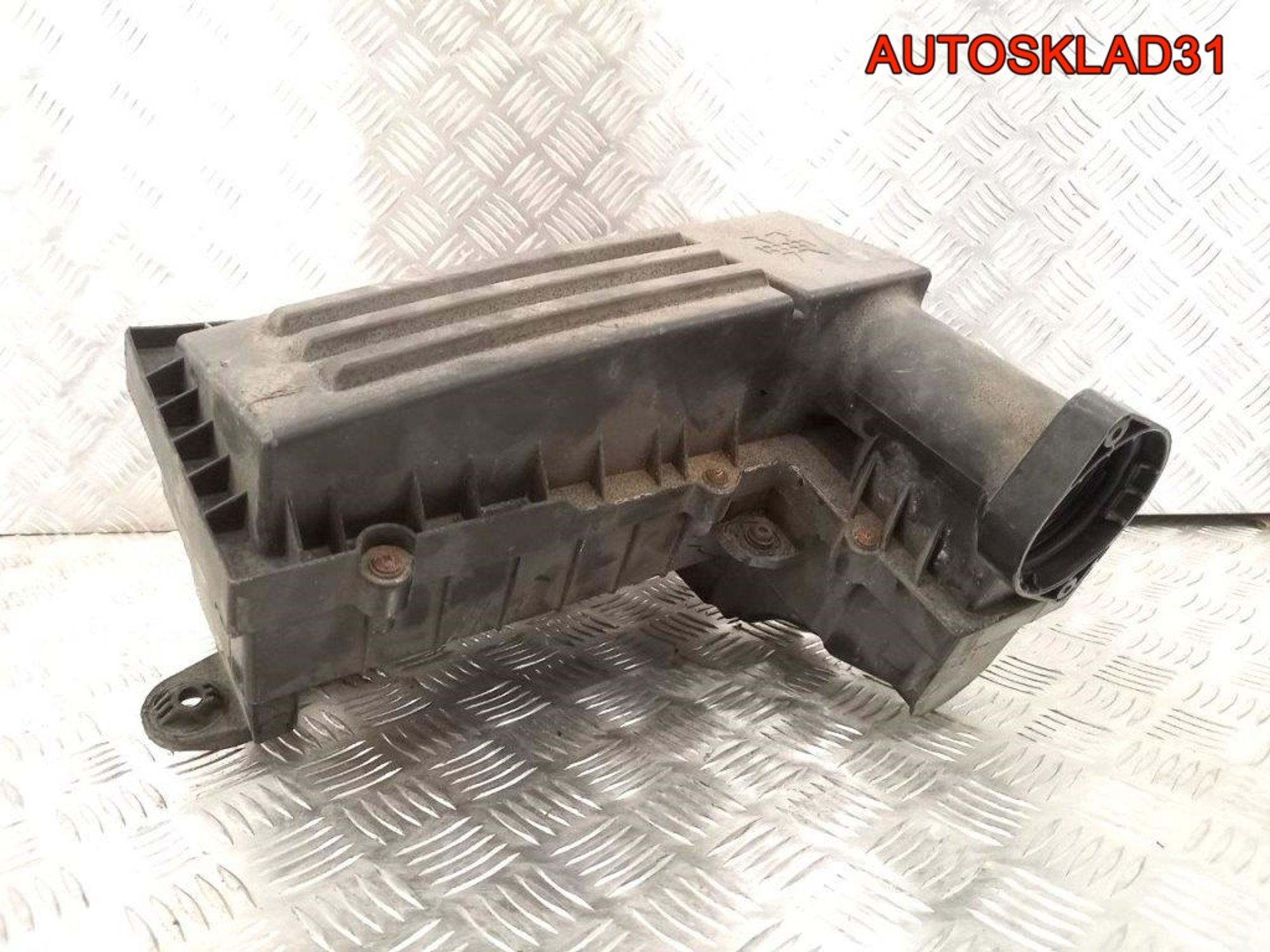 Корпус воздушного фильтра VW Passat B6 3C0129607AF, 1800 рублей, Дубовое