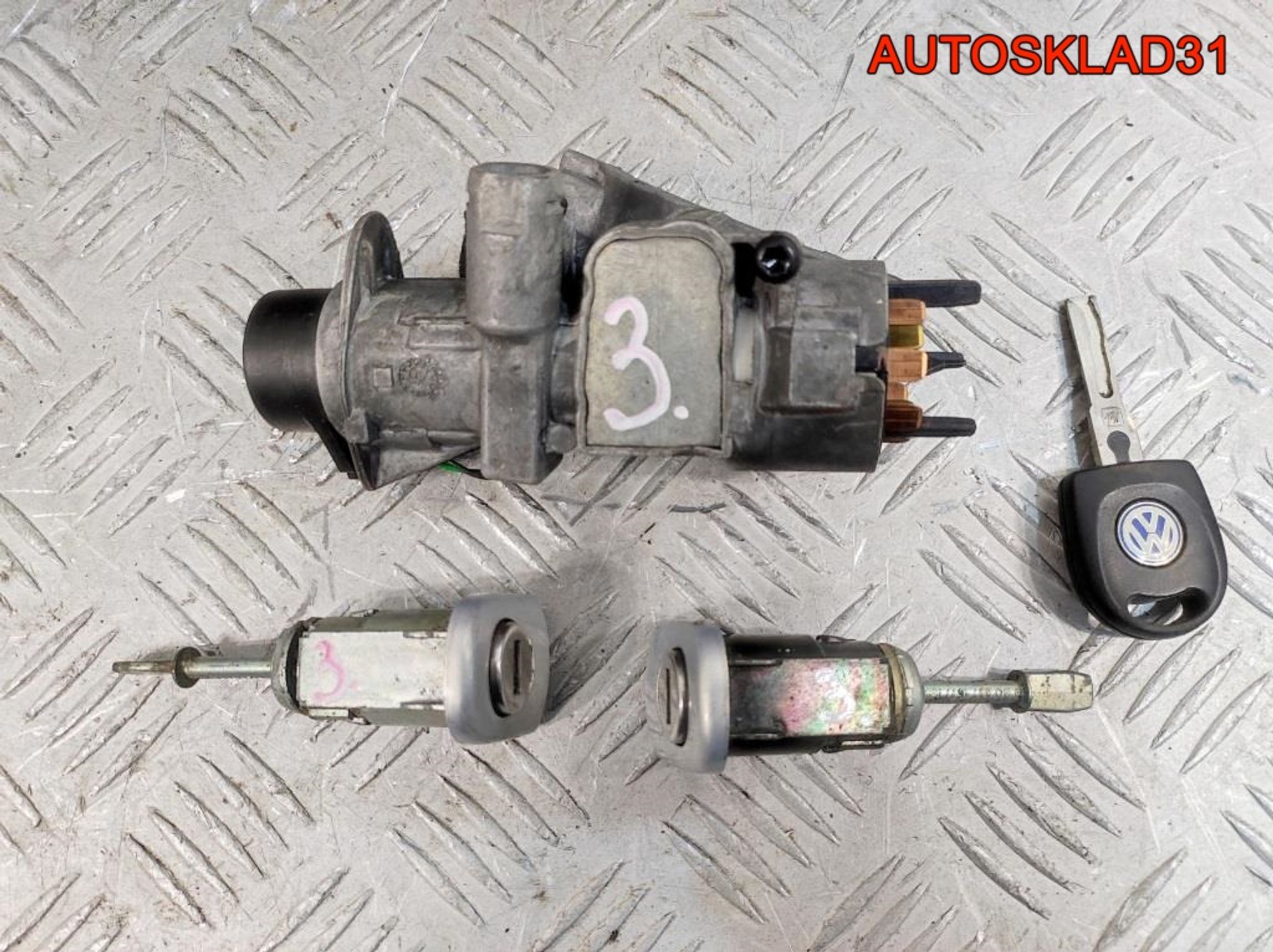 Комплект замок зажигания и личинки с ключом VW Passat B5 4B0905851, 4100 рублей, Дубовое