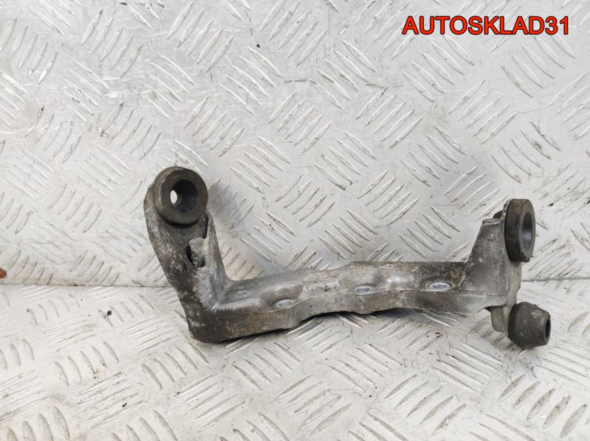 Кронштейн гидроусилителя Mercedes W203 A1110940241, 700 рублей, Дубовое