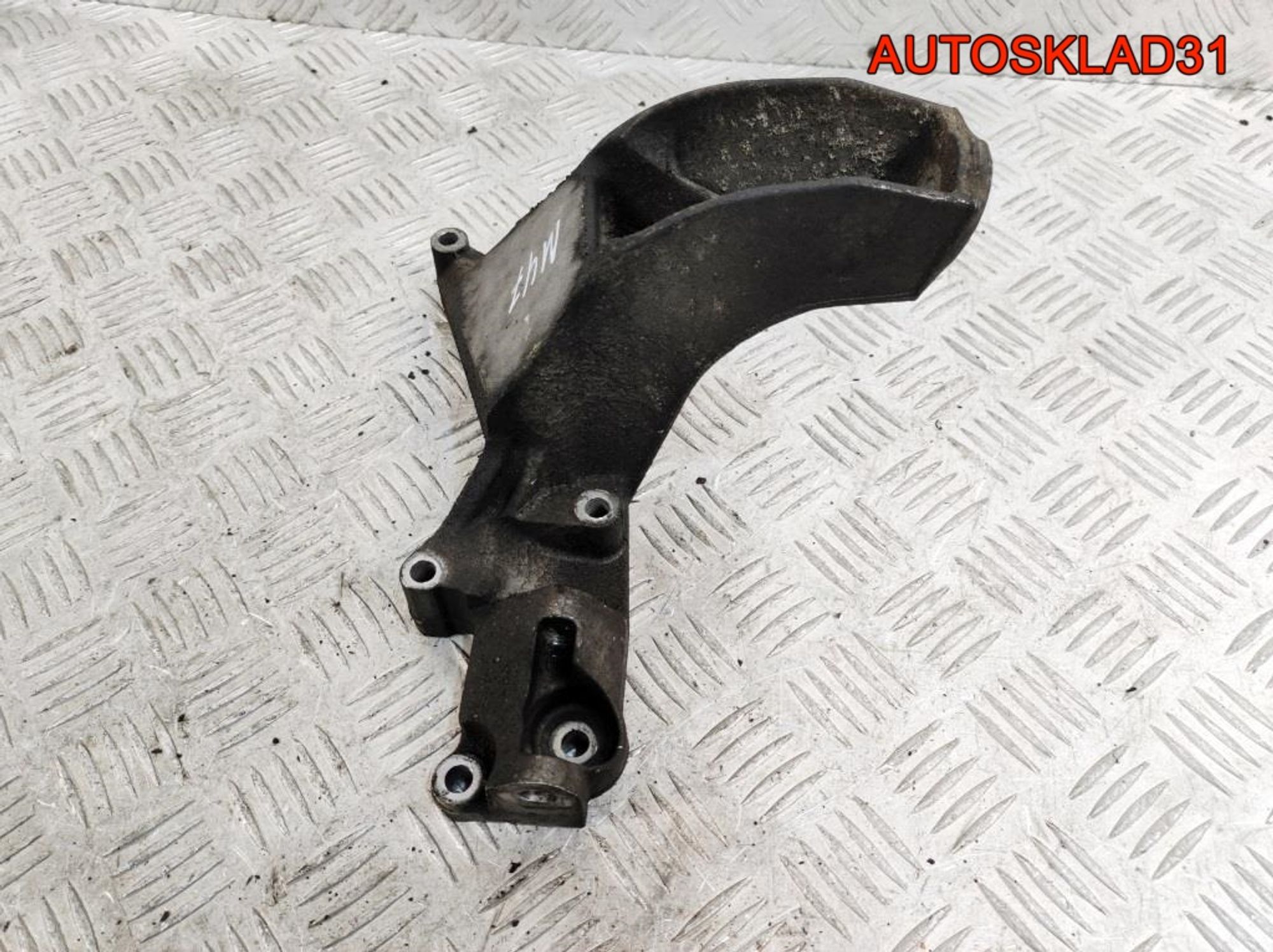 Кронштейн двигателя левый BMW E46 2,0 M47 22116753225, 1200 рублей, Дубовое