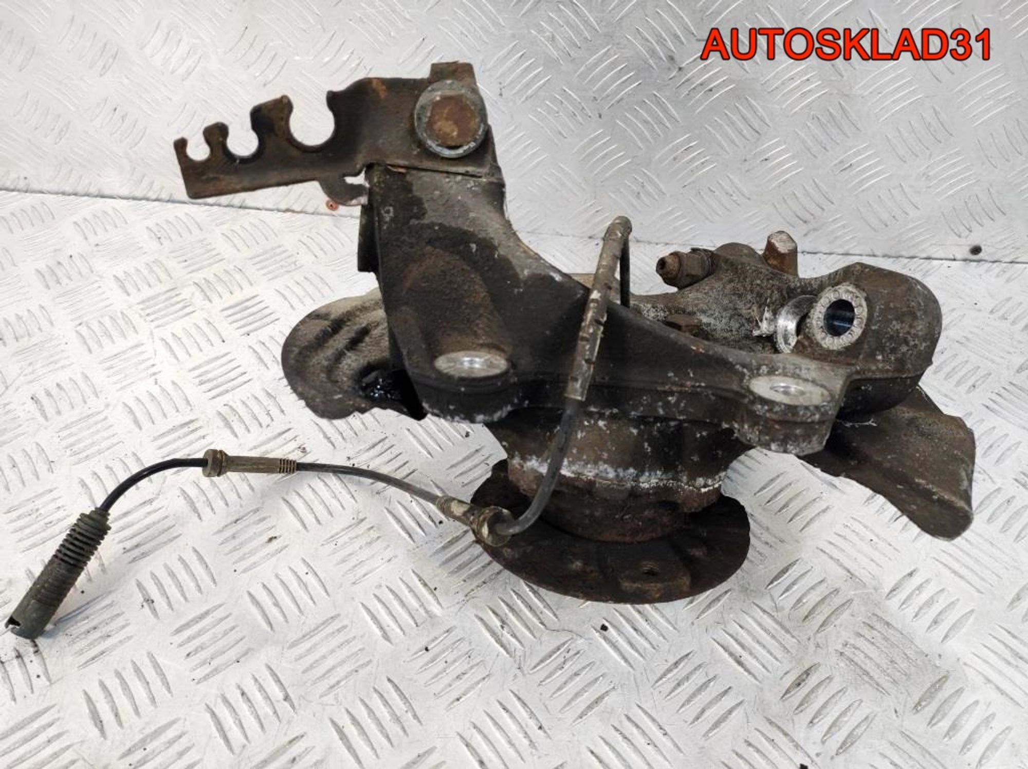 Кулак поворотный перед левый BMW E90 31216764443, 3300 рублей, Дубовое