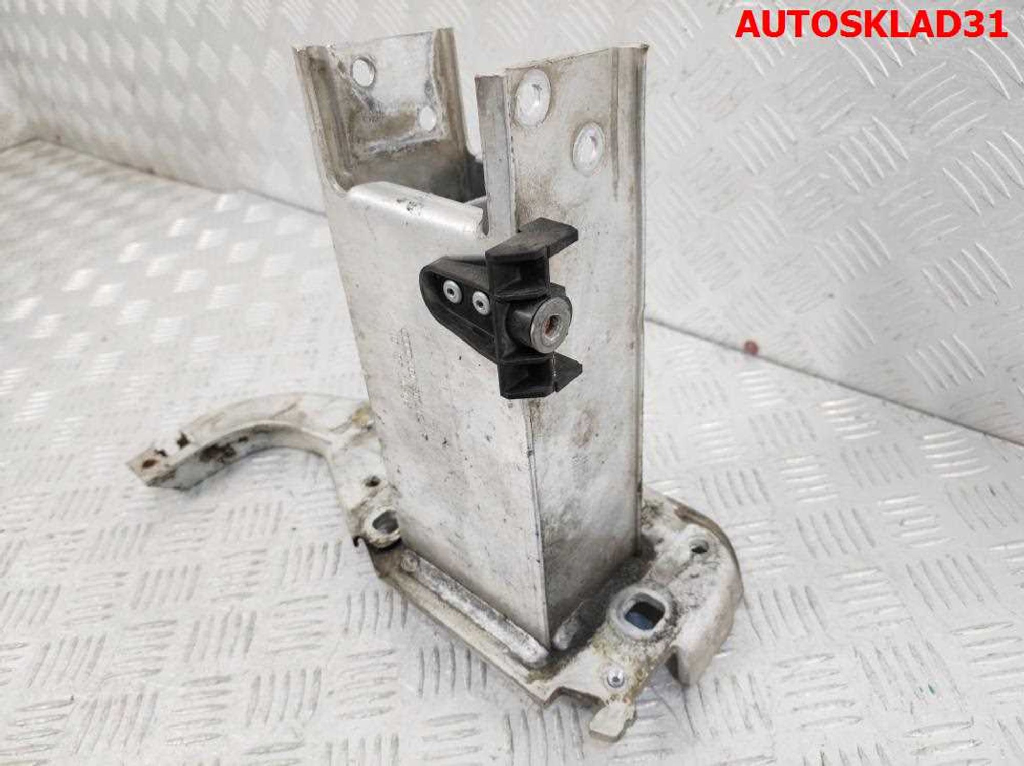 Кронштейн усилителя переднего бампера правый Audi A6 C7 4G 4G0807134F, 3000 рублей, Дубовое