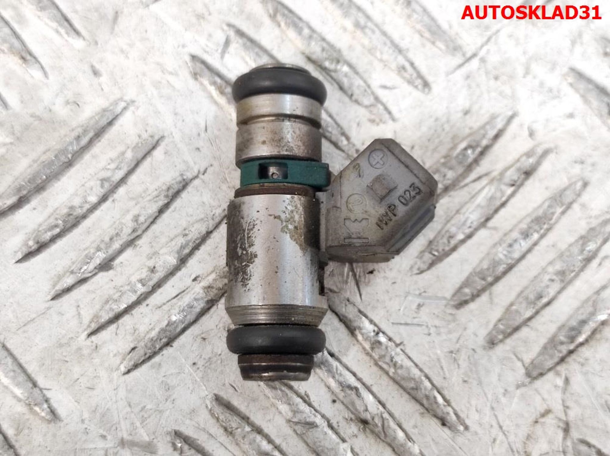 Форсунка топливная Skoda Octavia A4 1,6 AEE 032031A Цена за ОДНУ форсунку, 1000 рублей, Дубовое