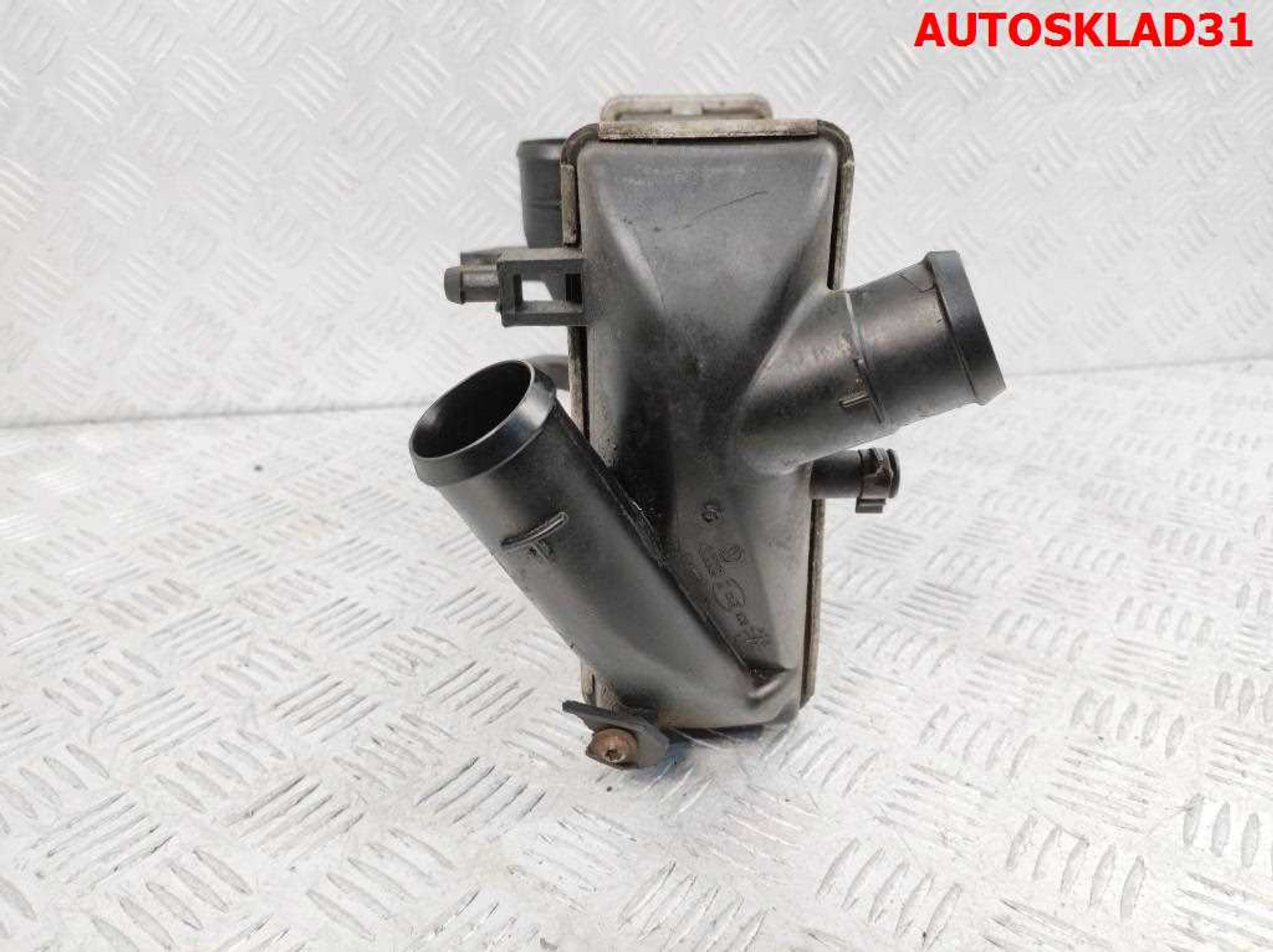 Интеркулер левый Audi A4 B6 2,5 Дизель 8E0145805P, 3500 рублей, Дубовое