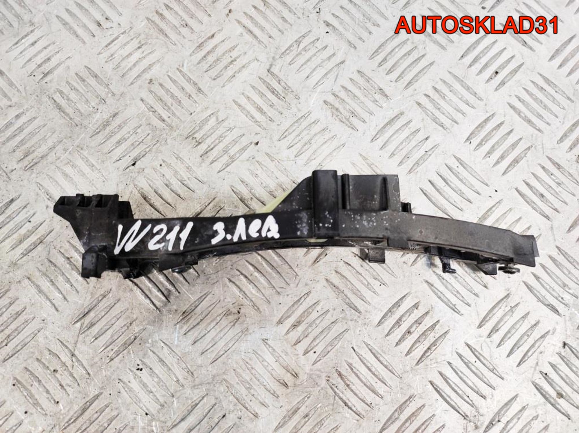 Кронштейн ручки задней левой Mercedes W211 A2037600334, 900 рублей, Дубовое