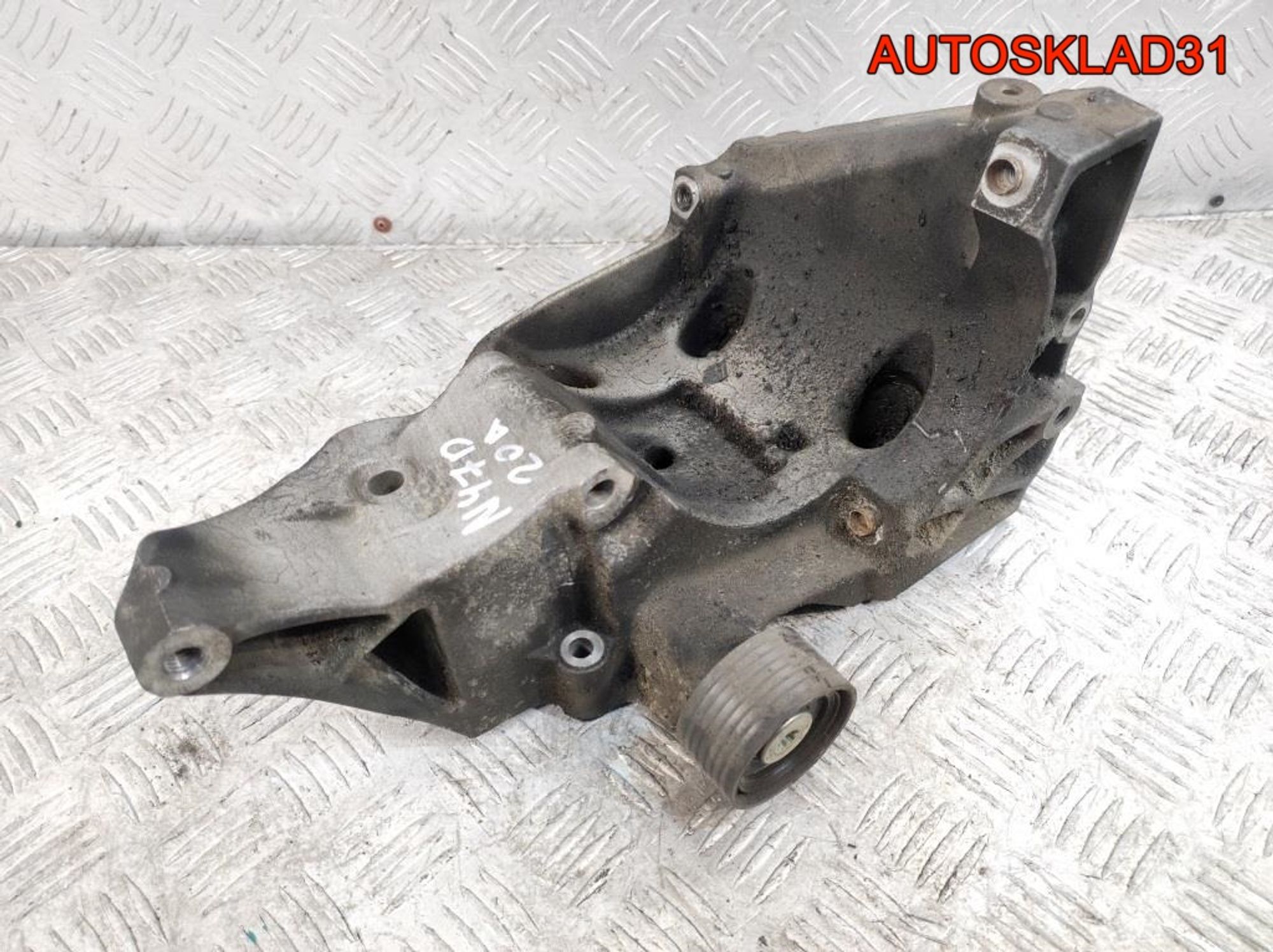 Кронштейн кондиционера BMW E90 2.0 N47D20A 11167802639, 1000 рублей, Дубовое