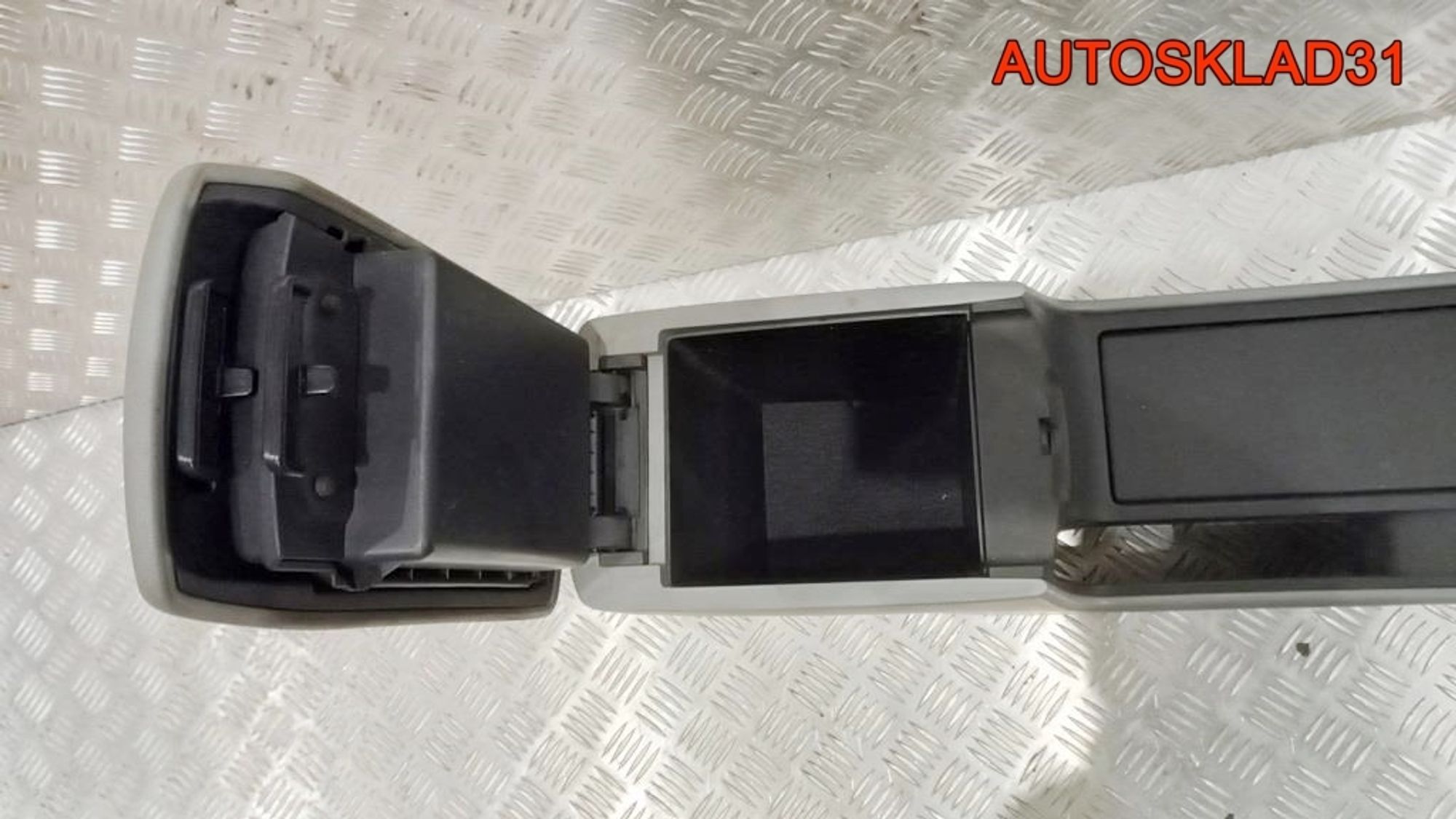 Подлокотник с консолью Mazda 3 BK BAN664420A02, 5000 рублей, Дубовое
