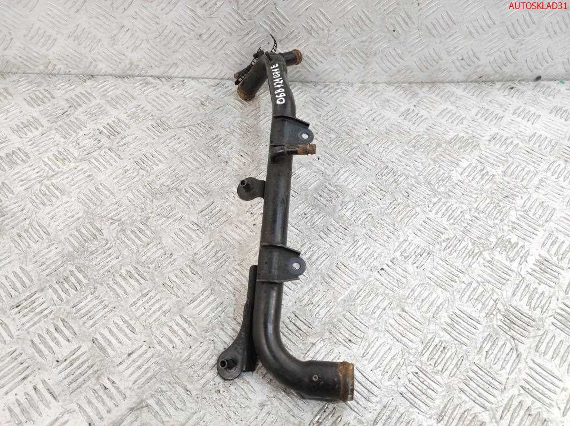 Трубка охлаждающей жидкости VW Passat B5 1,6 AHL 06B121071E, 1000 рублей, Дубовое