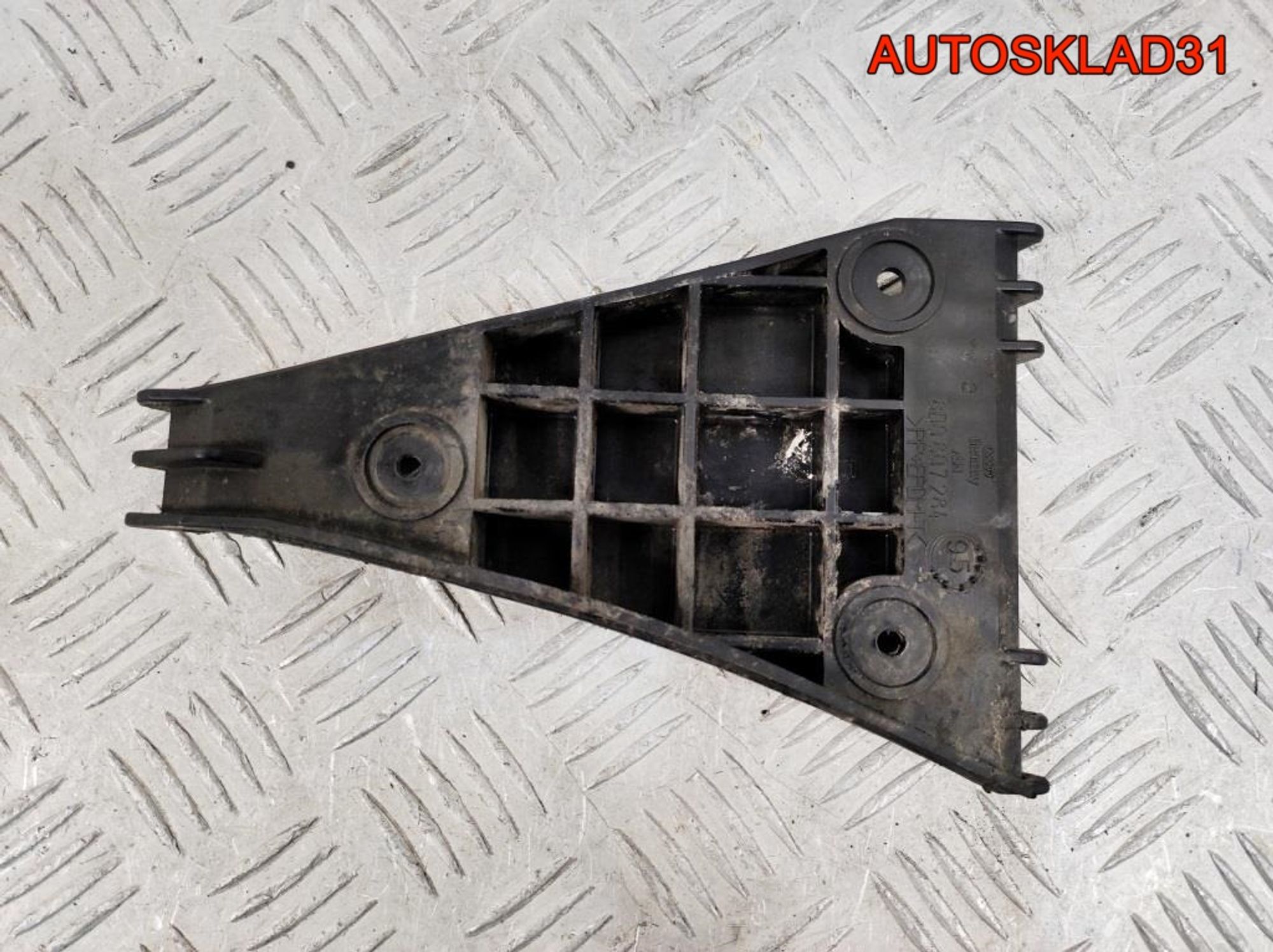 Направляющая переднего бампера правая Audi A4 B5, 1800 рублей, Дубовое