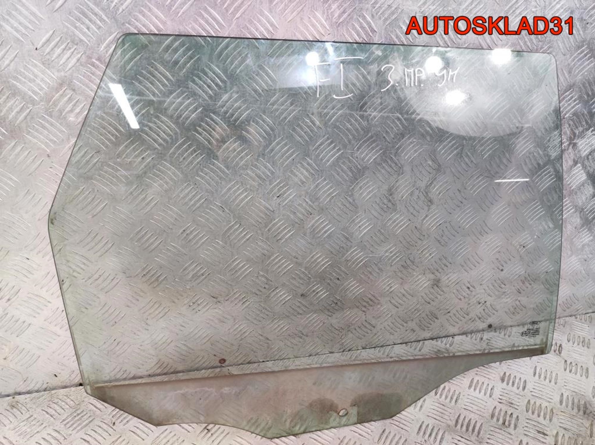Стекло двери задней правой Ford Focus 1 Универсал, 900 рублей, Дубовое