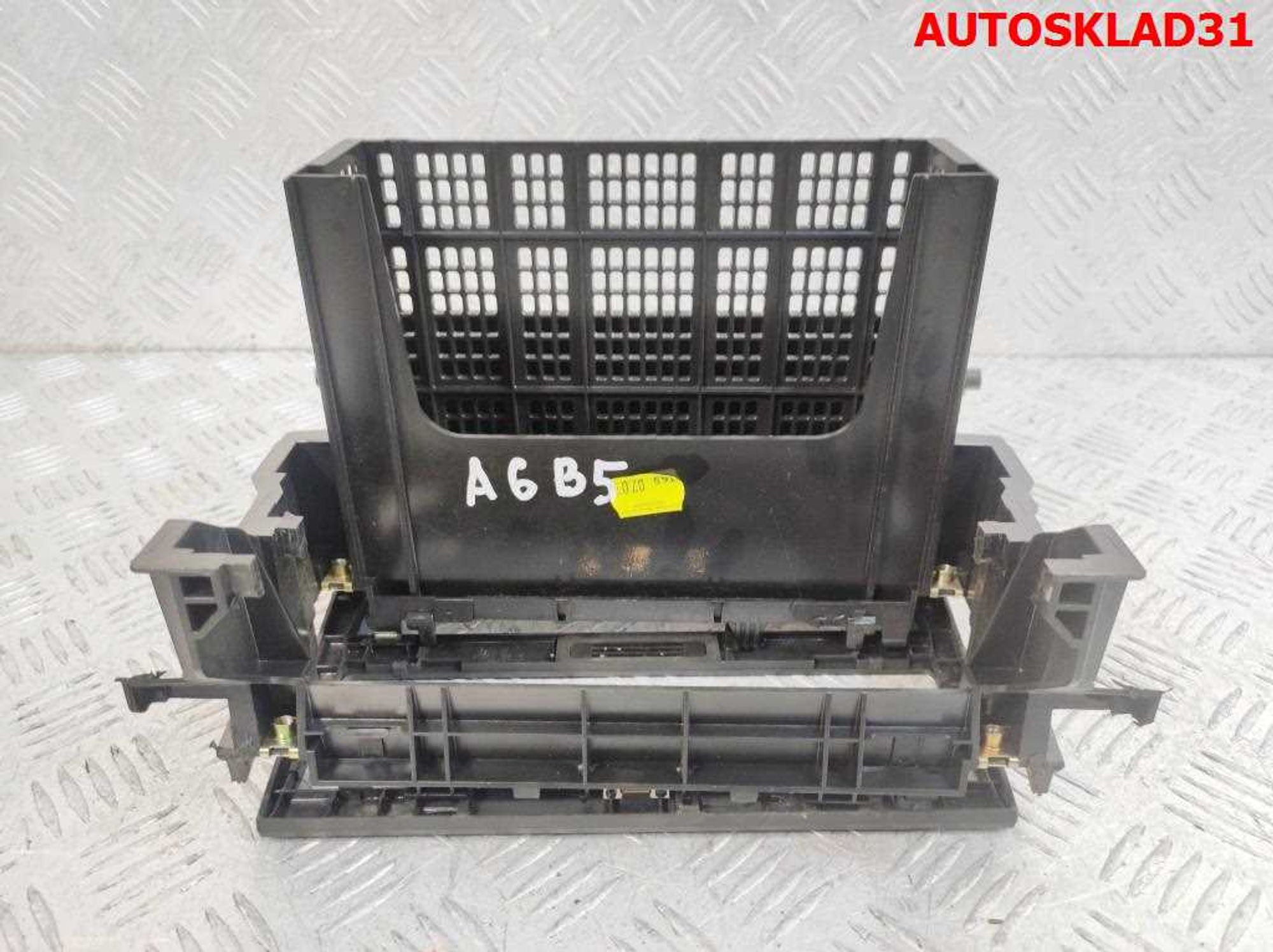 Рамка магнитолы Audi A4 B5 8D0858005T, 1000 рублей, Дубовое