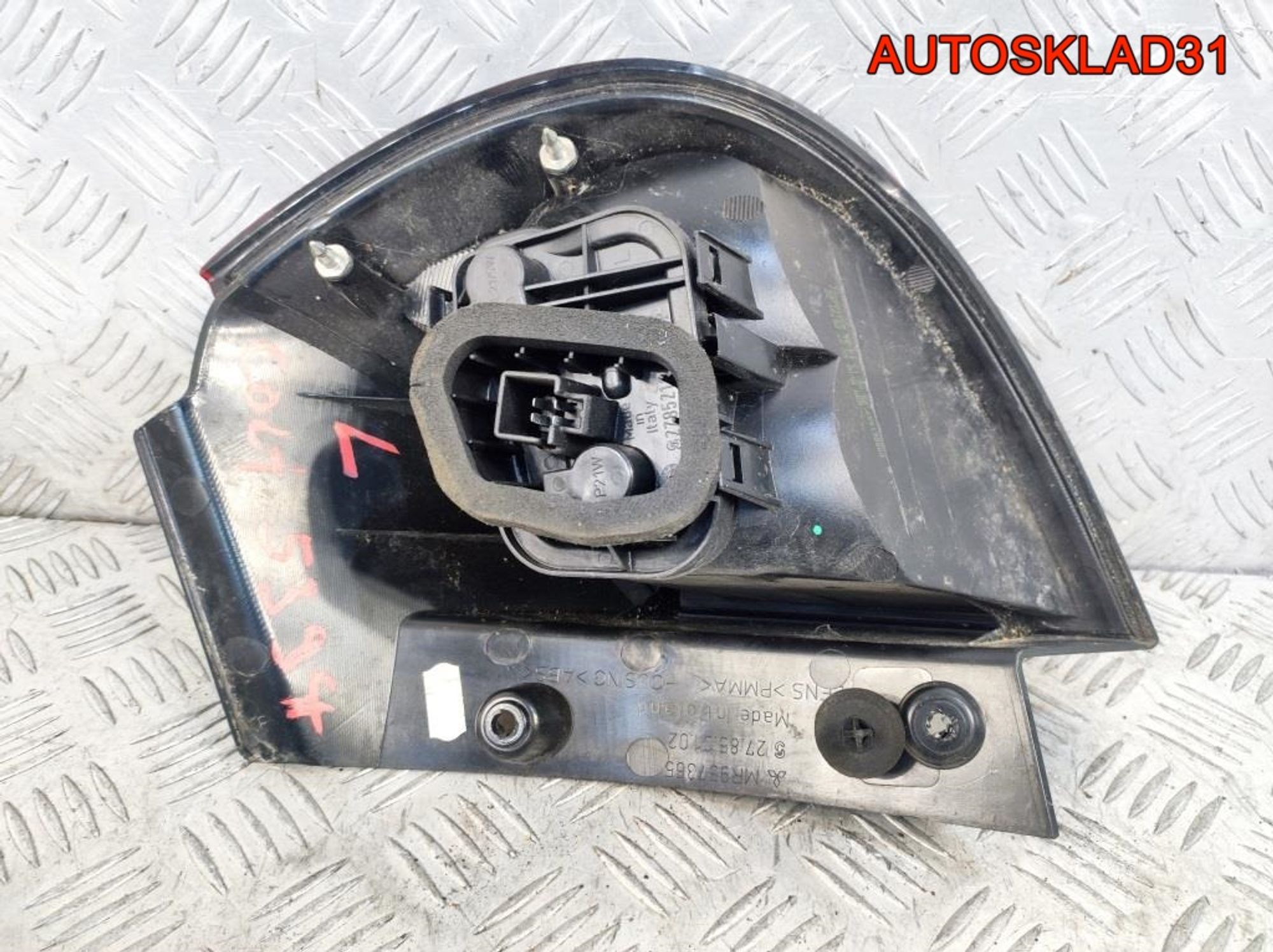 Фонарь задний левый Mitsubishi Colt MR957365, 2500 рублей, Дубовое