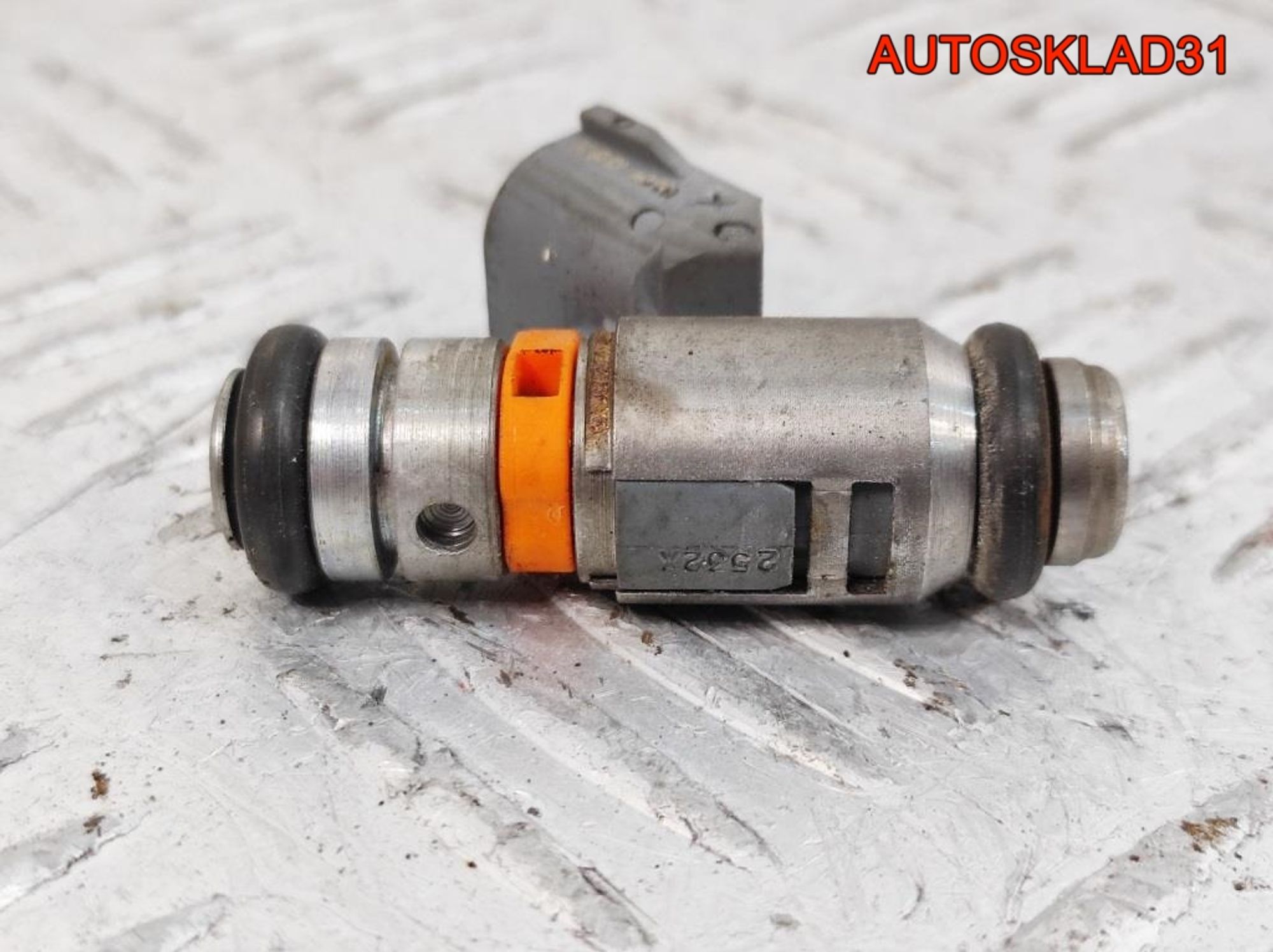 Форсунка топливная VW Golf 4 1,4 AKQ Бензин 036031G, 500 рублей, Дубовое