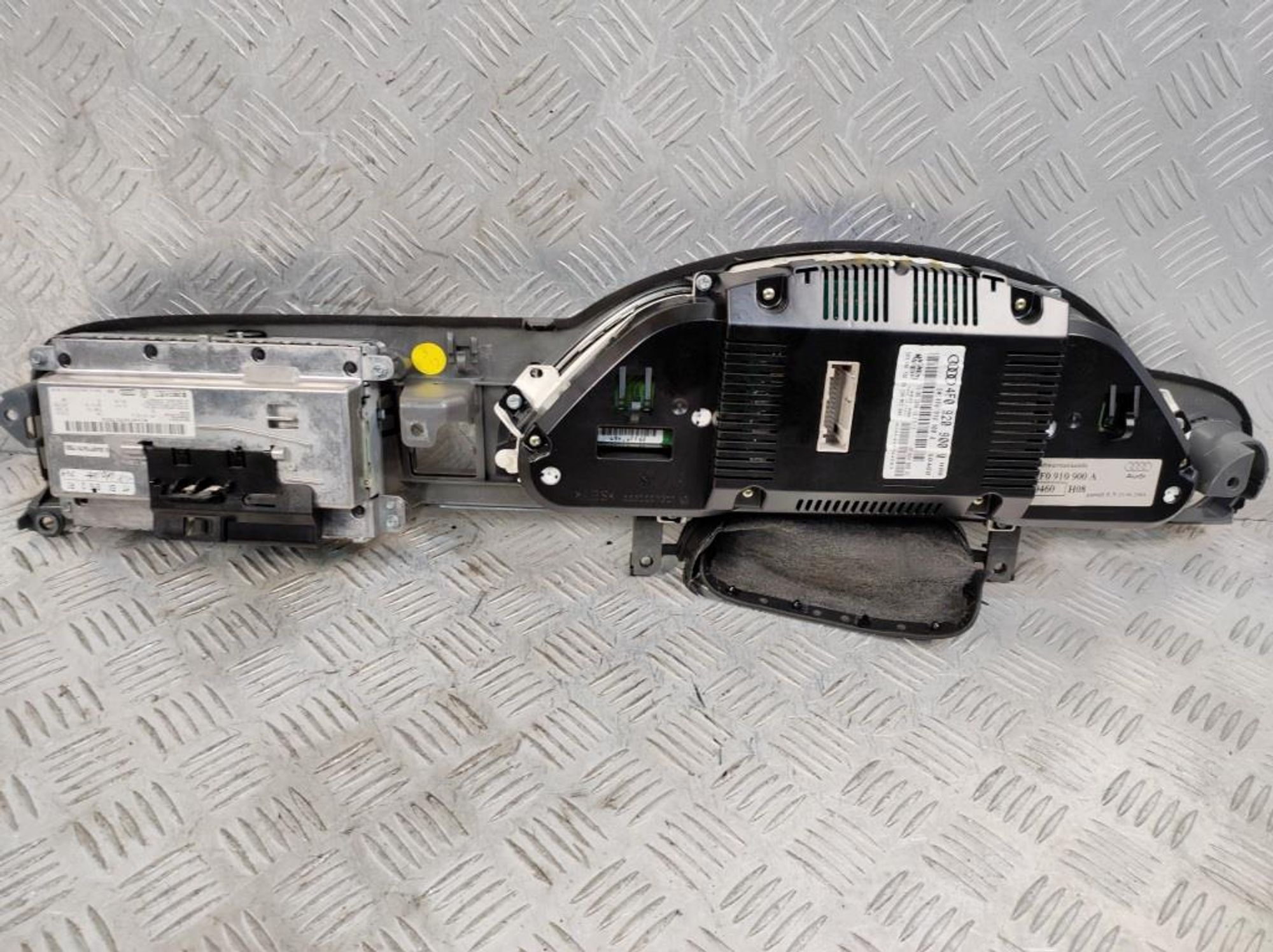 Панель приборов Audi A6 C6 Бензин 4F0920900M, 10800 рублей, Дубовое