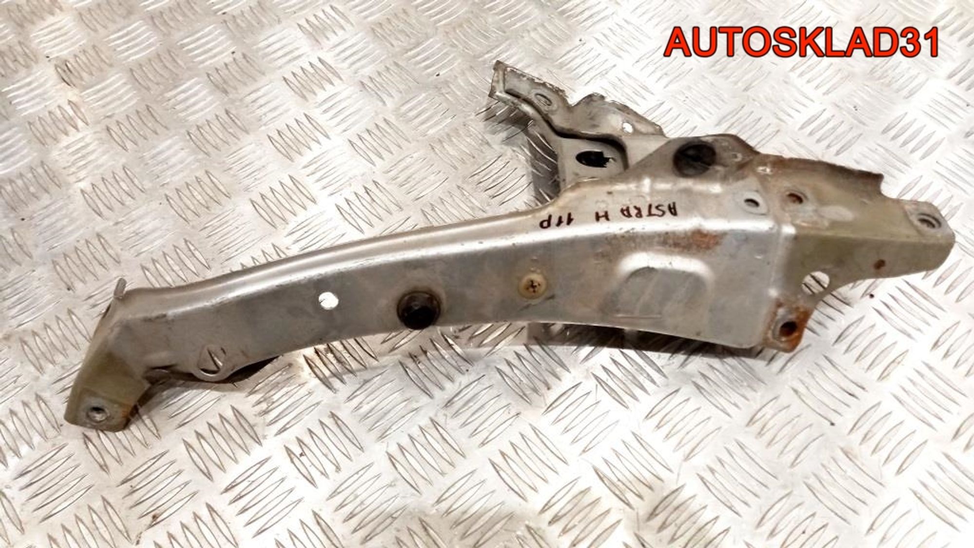 Кронштейн фары левый Opel Astra H 13237140, 1800 рублей, Дубовое