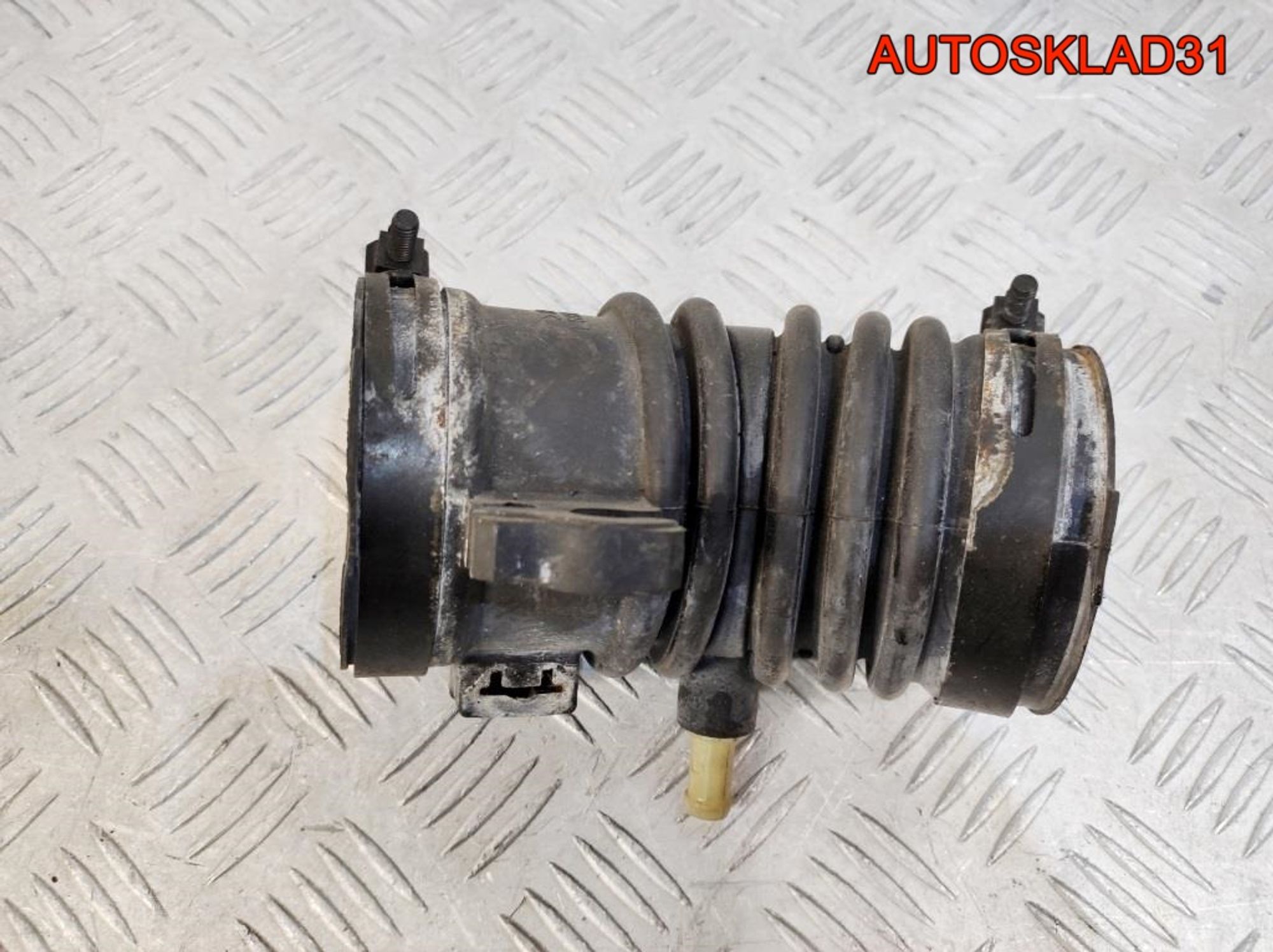 Патрубок воздушного фильтра Mazda 6 GG L81313221A, 900 рублей, Дубовое