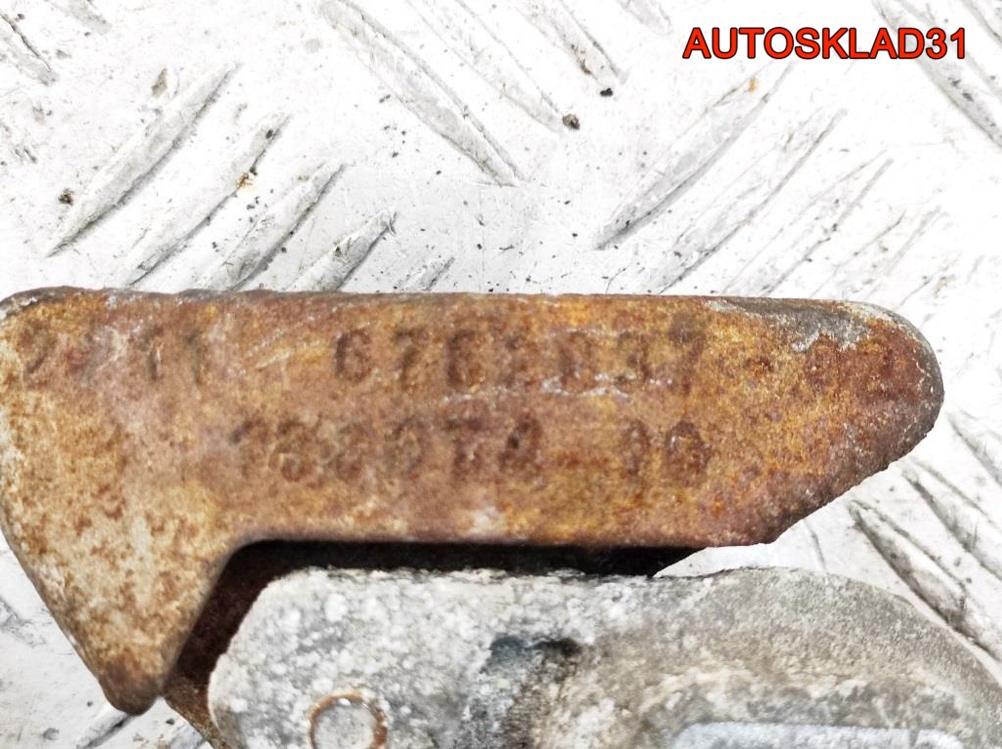 Кронштейн двигателя правый BMW E90 2.0 N47D20A 22116781916, 600 рублей, Дубовое