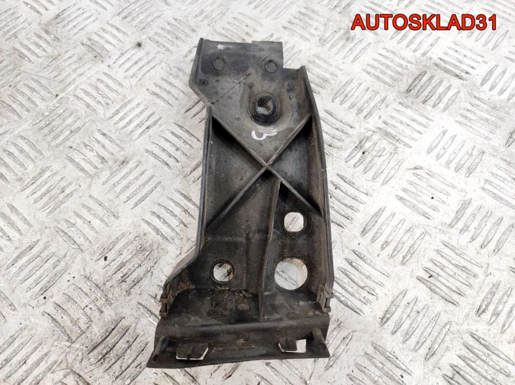 Кронштейн порога Audi A8 D3 4E0859922C, 1000 рублей, Дубовое