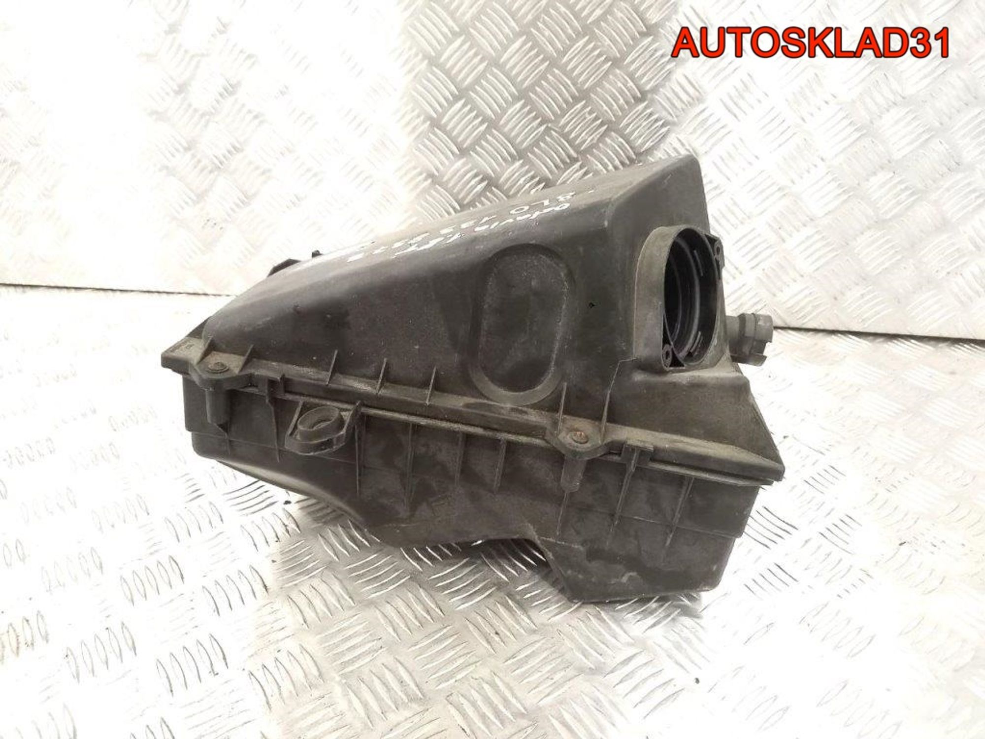 Корпус воздушного фильтра Audi A3 8L1 8L0133837B, 1800 рублей, Дубовое