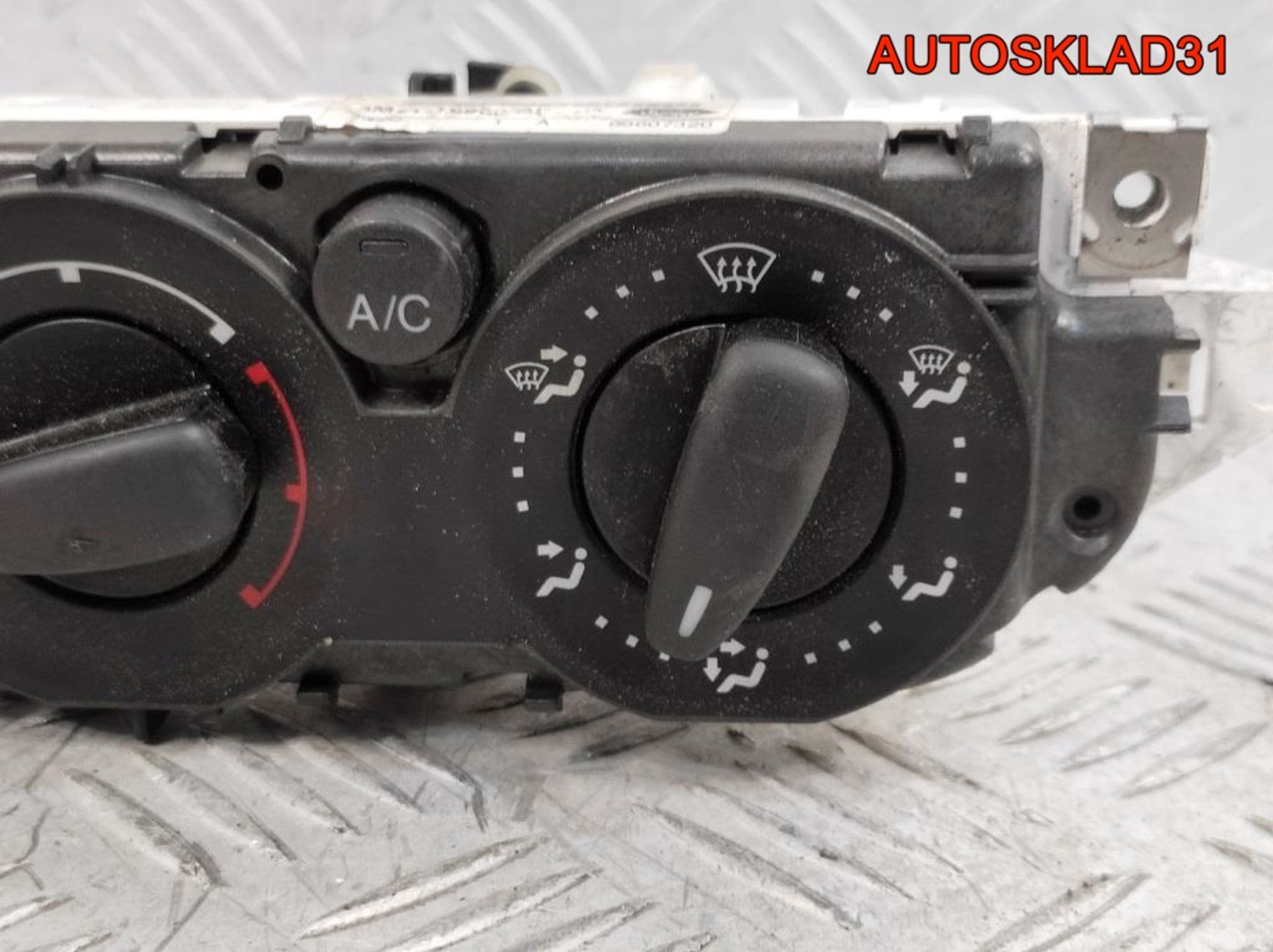 Блок управления отопителем Ford Focus 2 3M5T19980AD, 2500 рублей, Дубовое