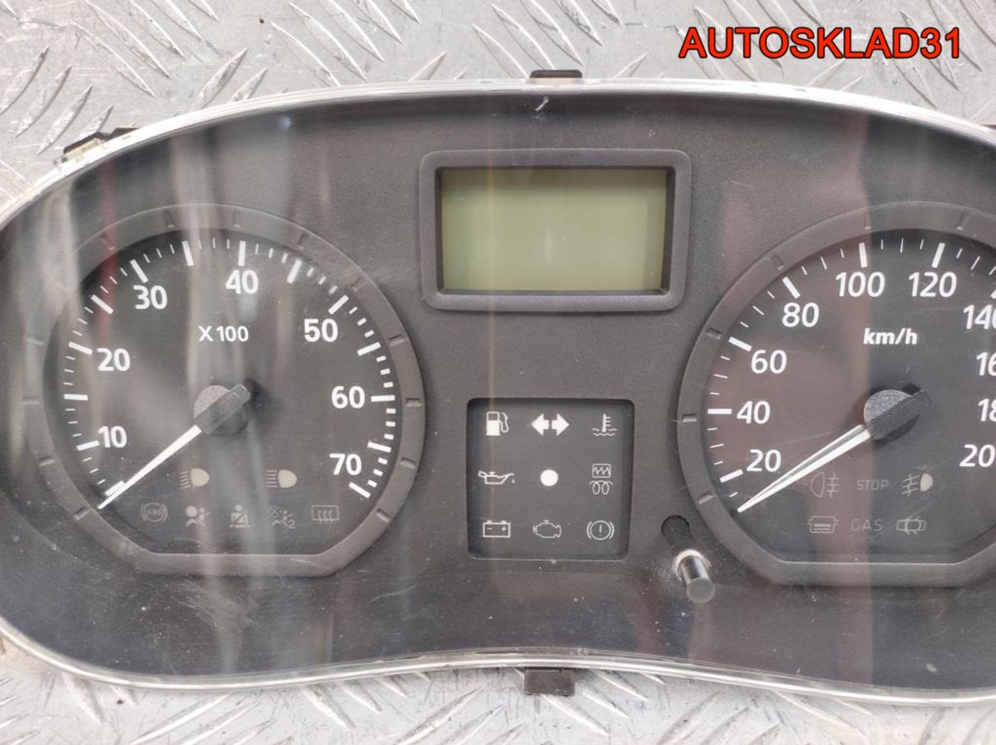 Панель приборов Renault Logan 8200377202 Бензин, 2700 рублей, Дубовое