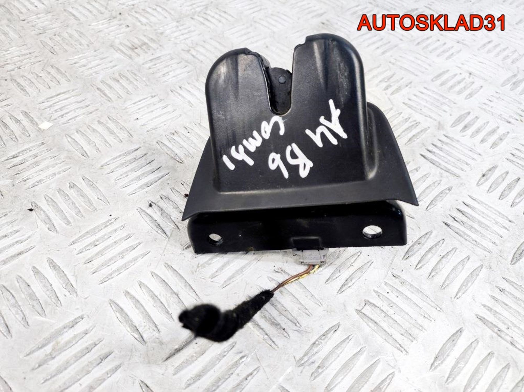 Замок багажника Audi A4 B6 4B9827505N Универсал, 1300 рублей, Дубовое