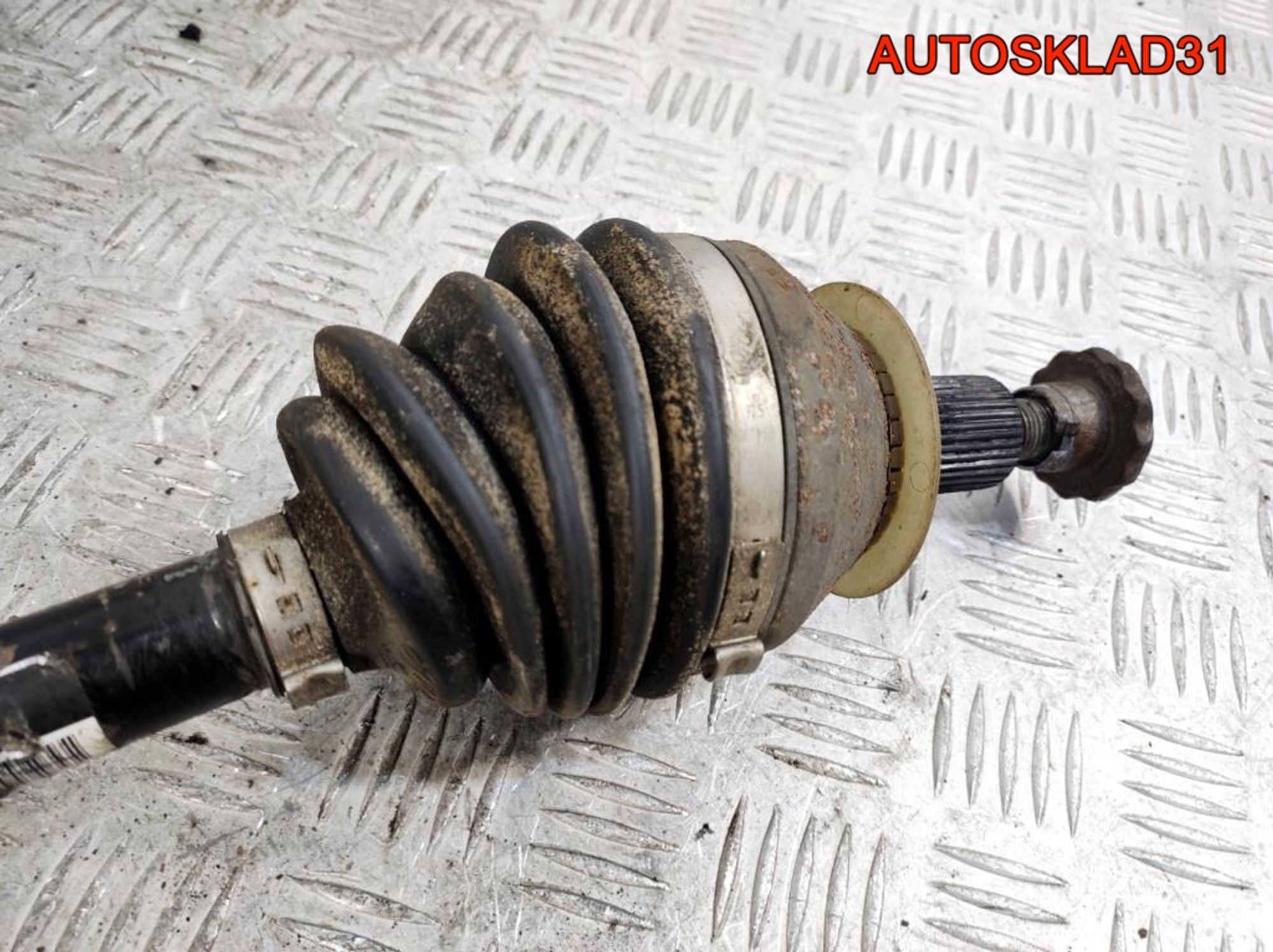 Полуось передняя левая Skoda Rapid 6R0407761B, 3200 рублей, Дубовое