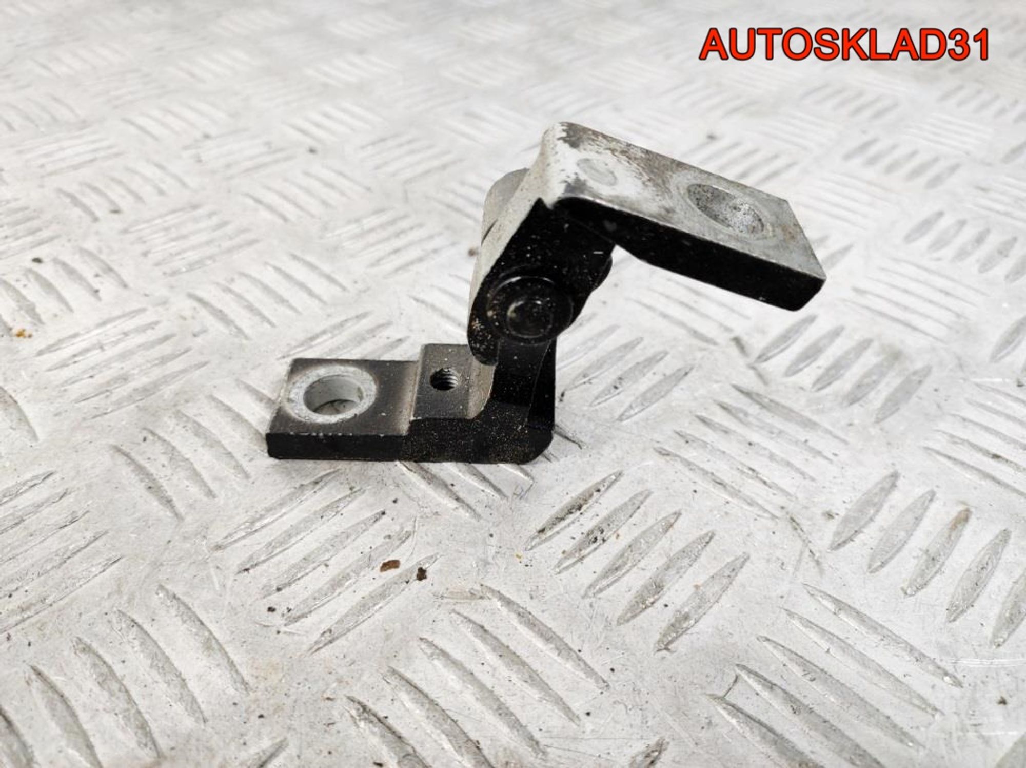 Петля двери передняя правая верхняя VW Passat B5, 1400 рублей, Дубовое