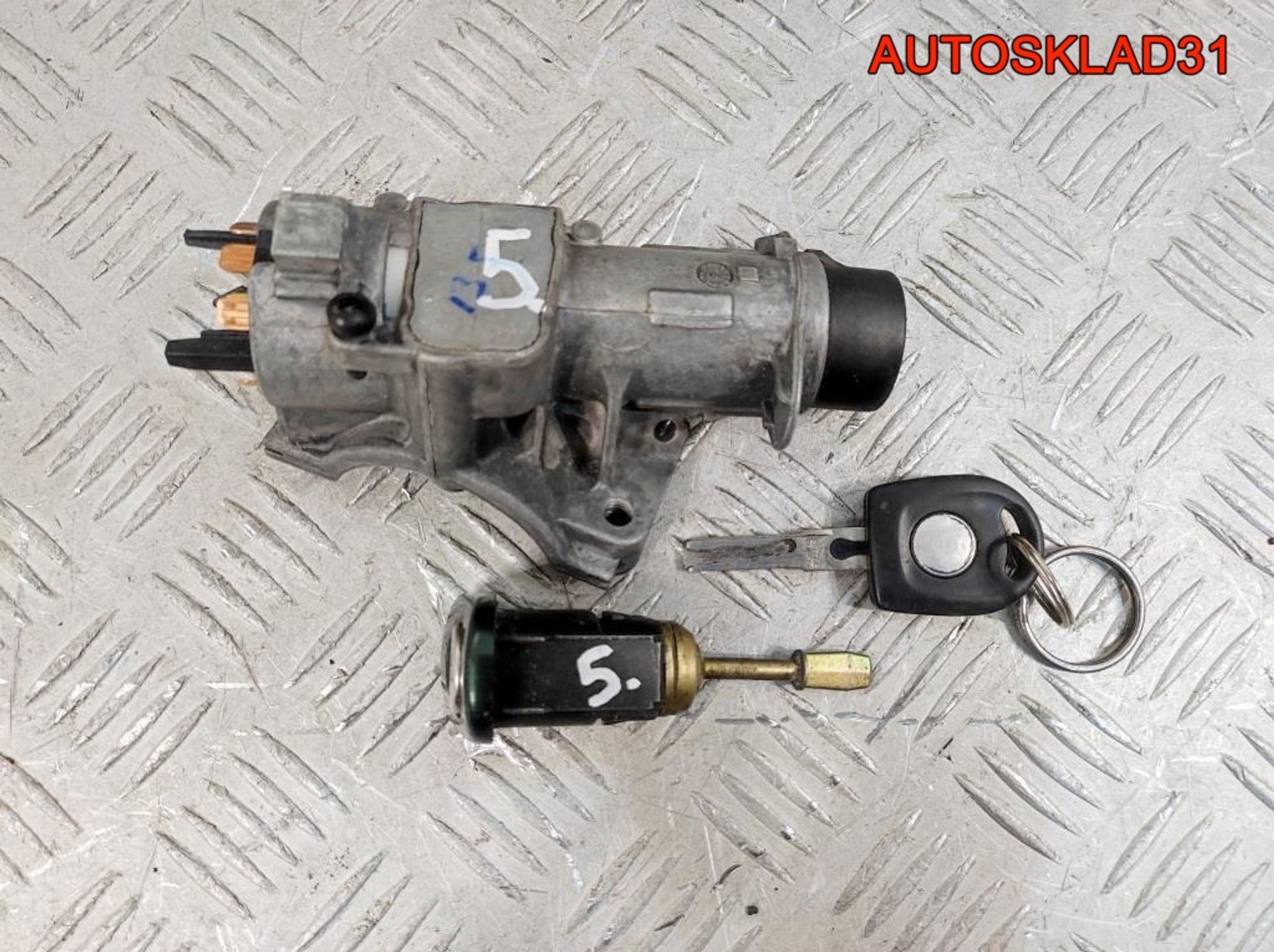 Комплект замок зажигания и личинки с ключом VW Passat B5 4B0905851A, 4100 рублей, Дубовое