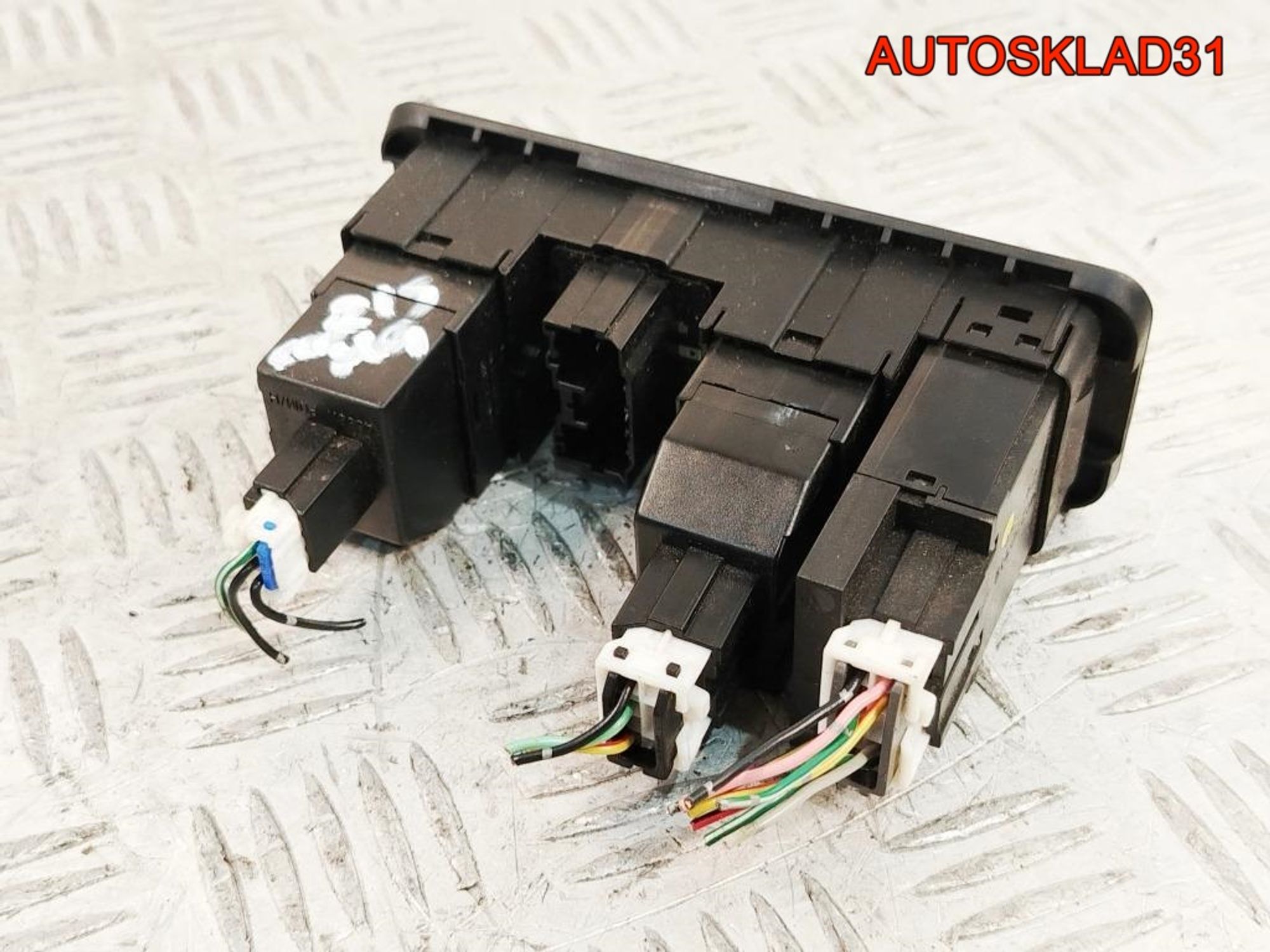 Блок кнопок Mitsubishi Carisma DA MR740608, 1200 рублей, Дубовое