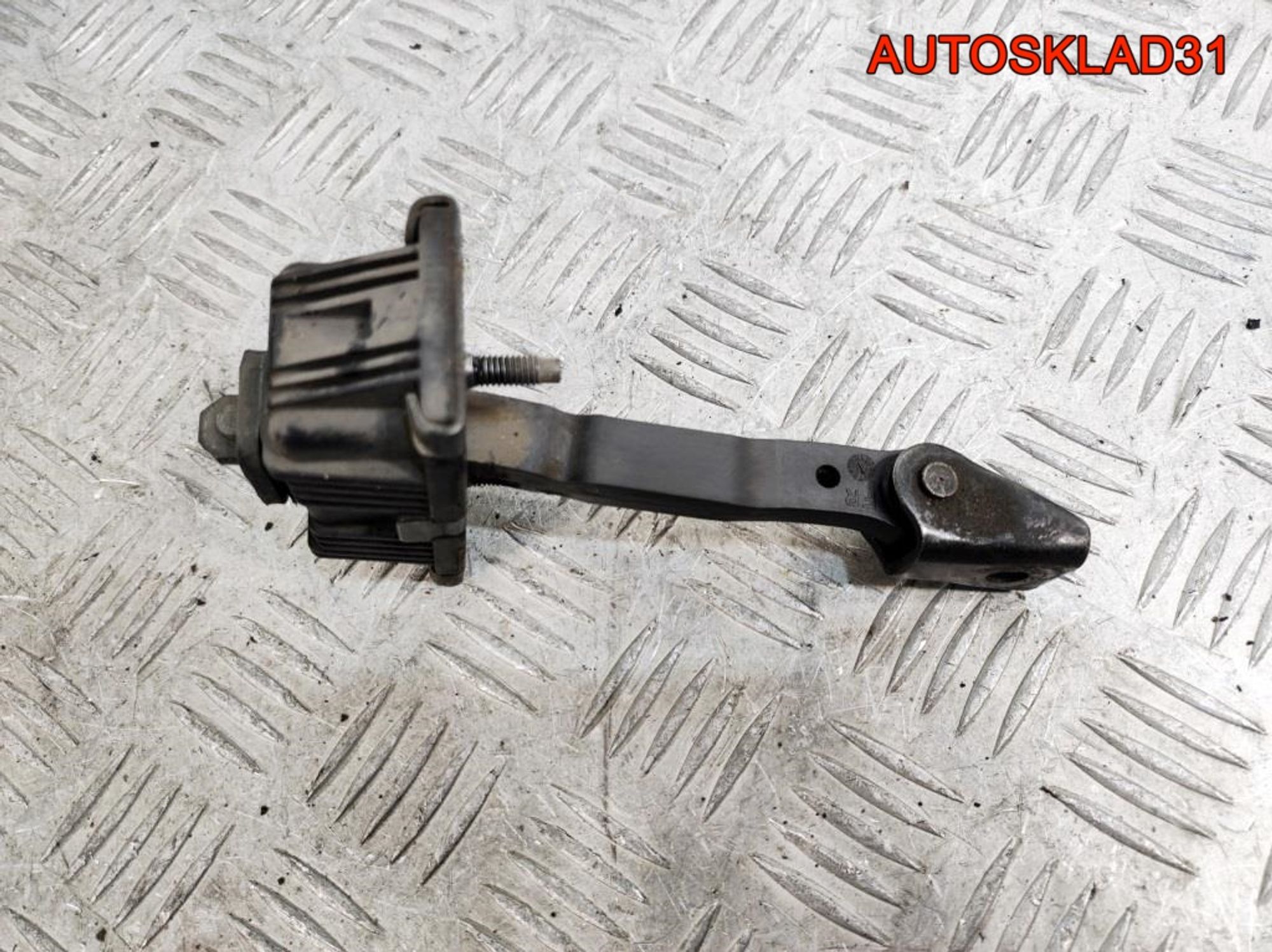 Ограничитель двери передней Toyota Avensis T250 6861005040, 900 рублей, Дубовое