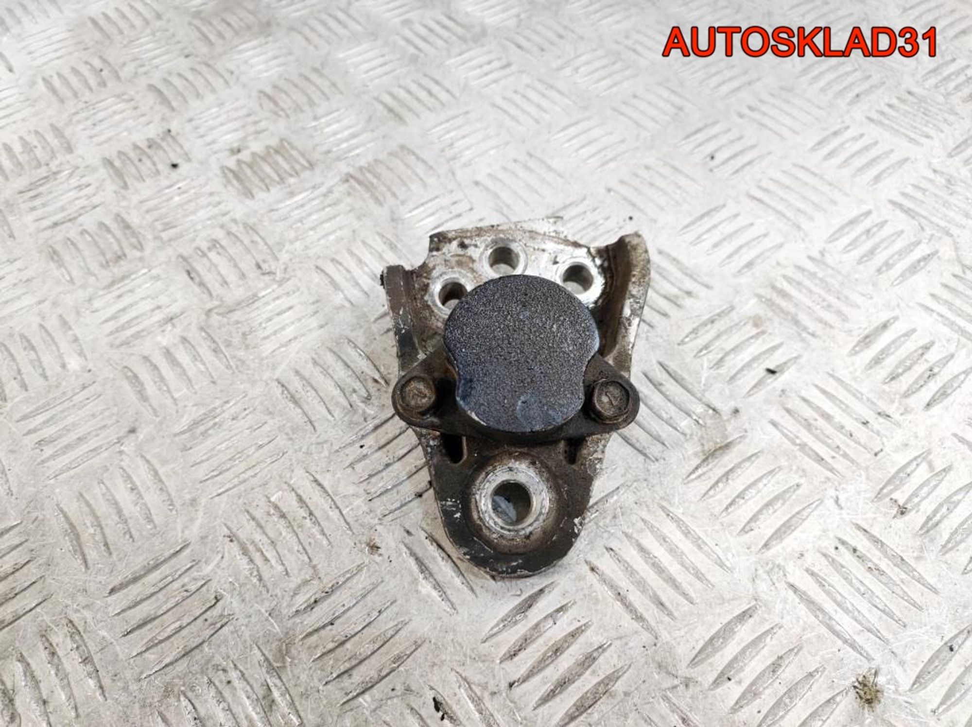 Кронштейн двигателя правый Hyundai Getz 1,3 G4EA 218401C300, 900 рублей, Дубовое