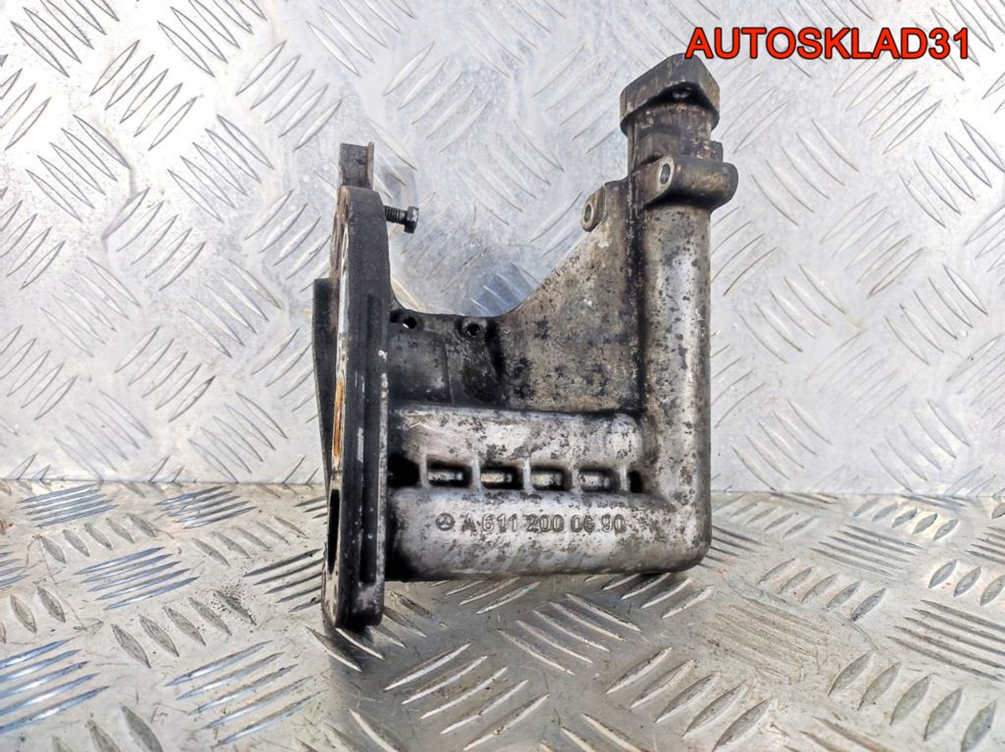 Фланец системы охлаждения Vito 638 A6112000690, 1700 рублей, Дубовое