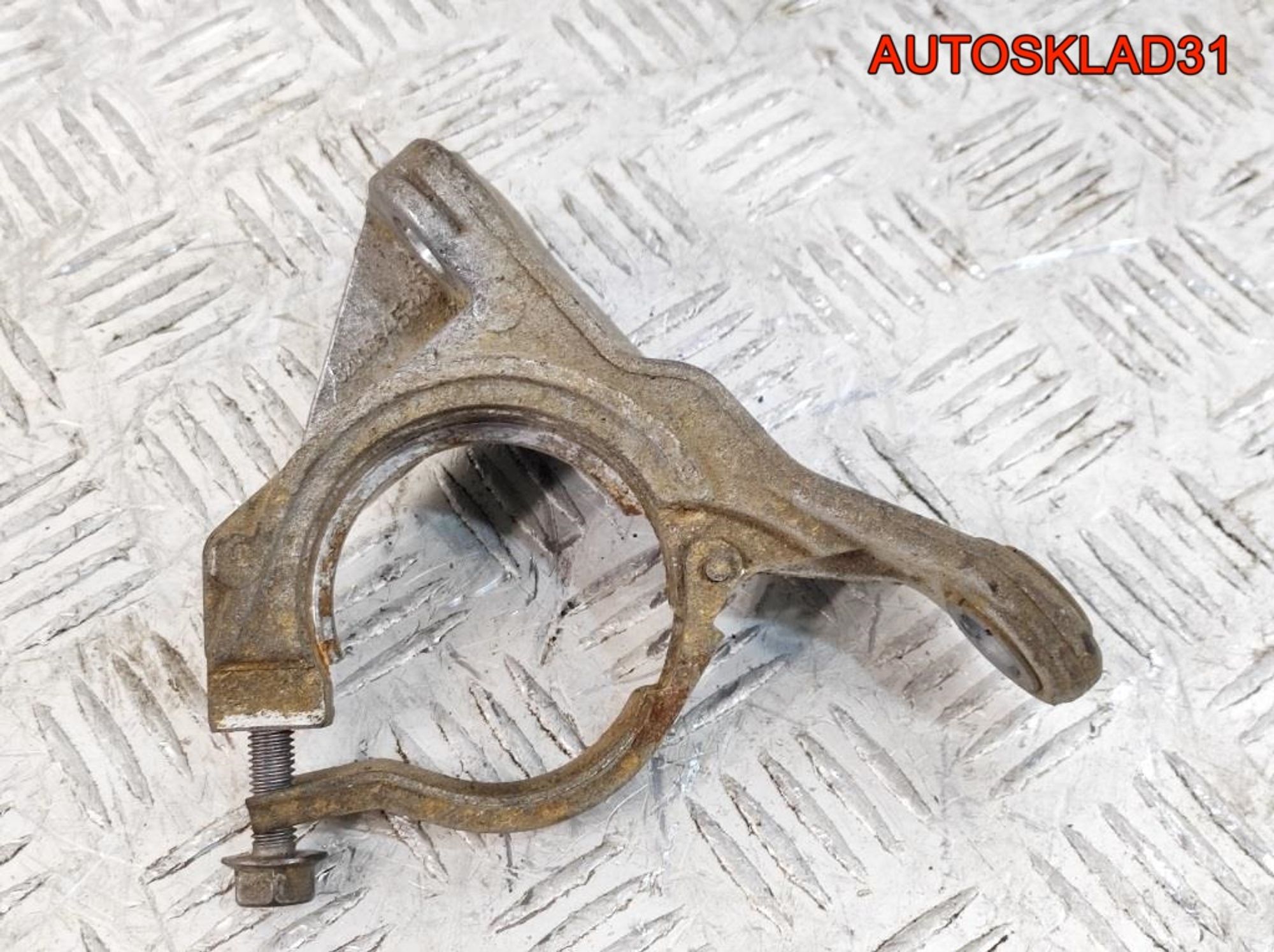 Кронштейн промвала Renault Megane 2 1,6 K4M 8200884534, 1500 рублей, Дубовое