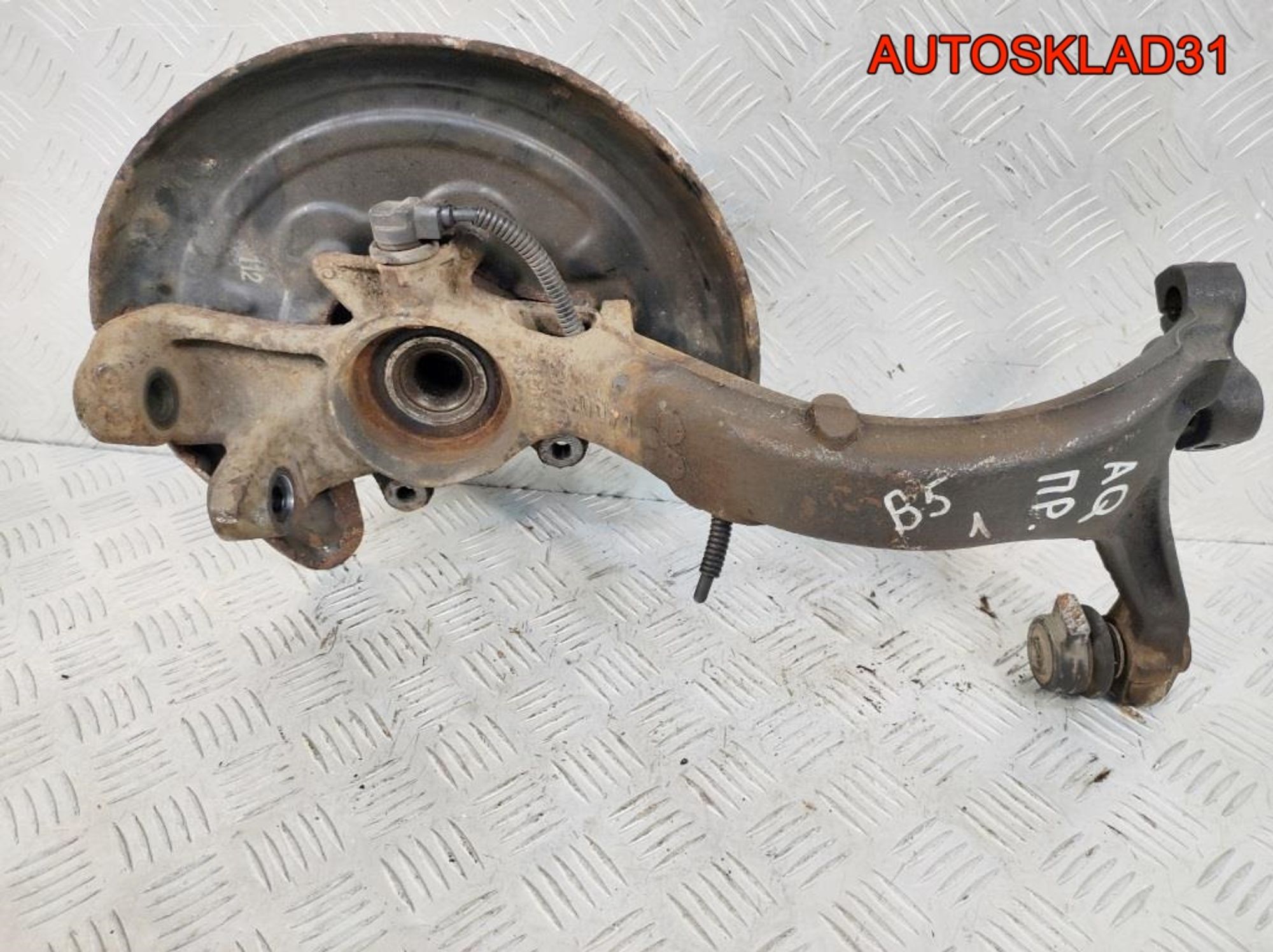 Кулак передний правый VW Passat B5 8D0407258AQ, 1200 рублей, Дубовое