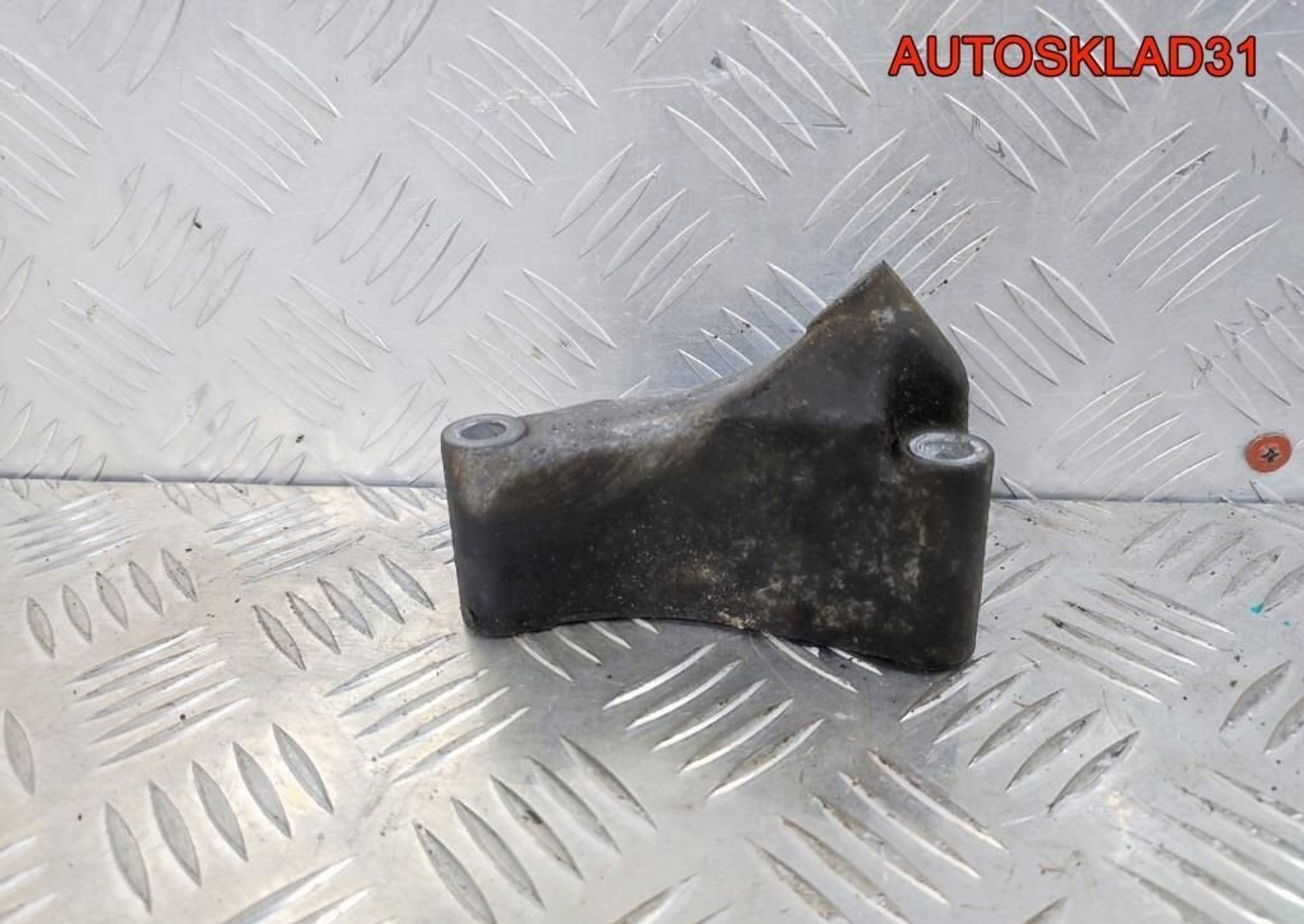 Кронштейн кондиционера Mercedes W202 A6112340039, 900 рублей, Дубовое
