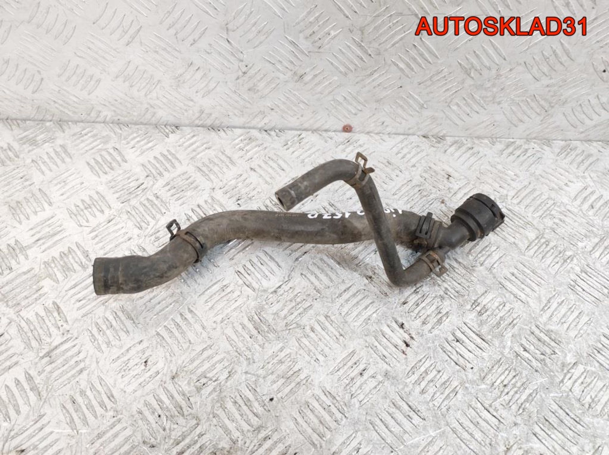 Патрубок системы охлаждения VW Golf 4 2,0 Бензин 1J0122157P, 600 рублей, Дубовое