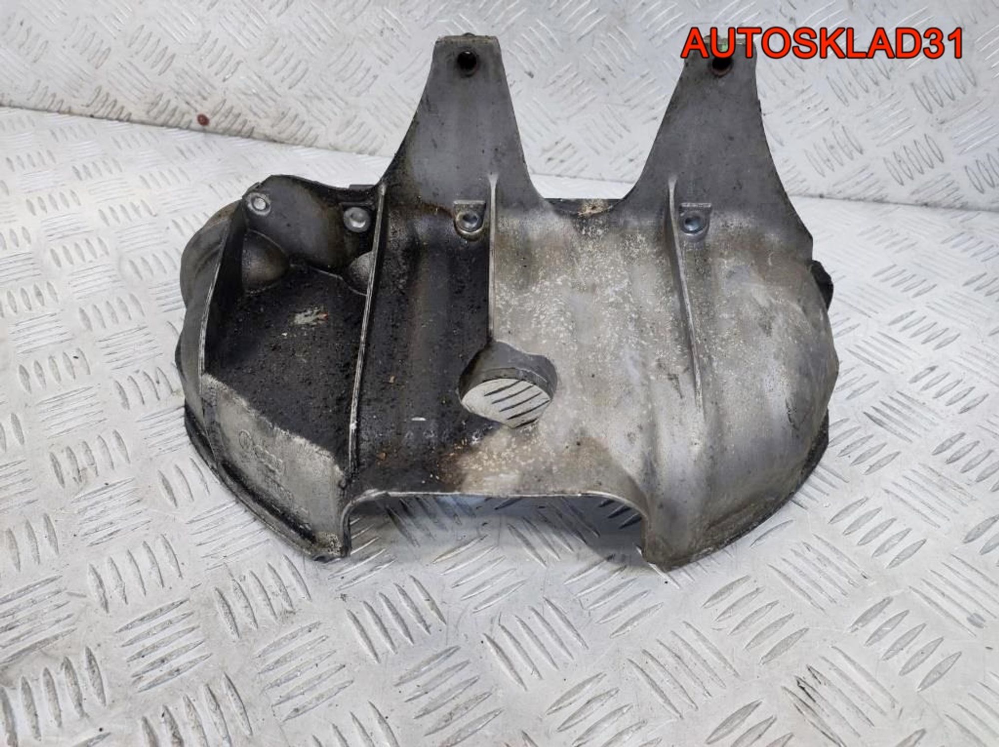 Экран тепловой VW Touran 2,0 BSX 06A133228P, 1300 рублей, Дубовое