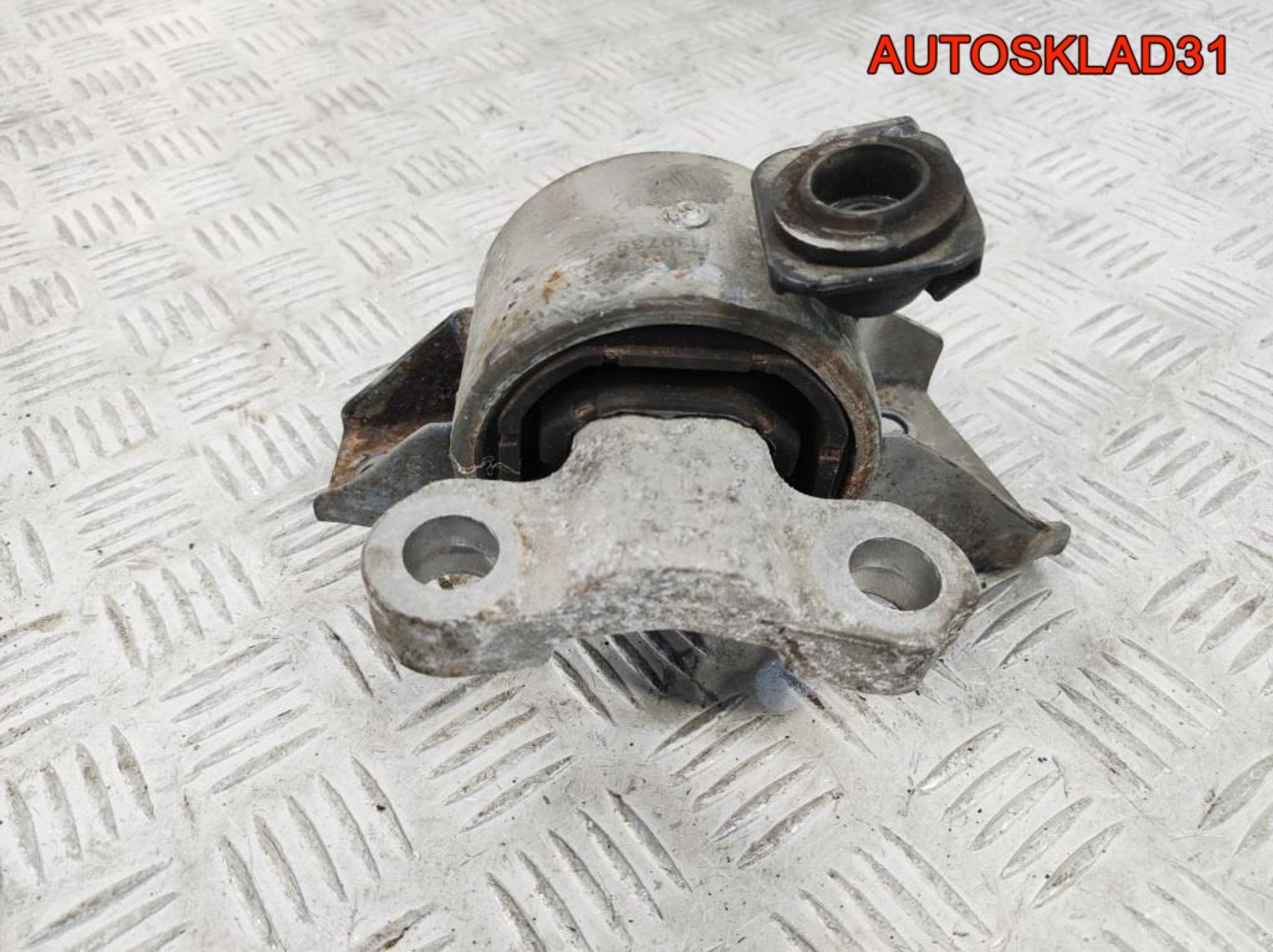 Опора двигателя правая Opel Corsa D 13130739, 1700 рублей, Дубовое