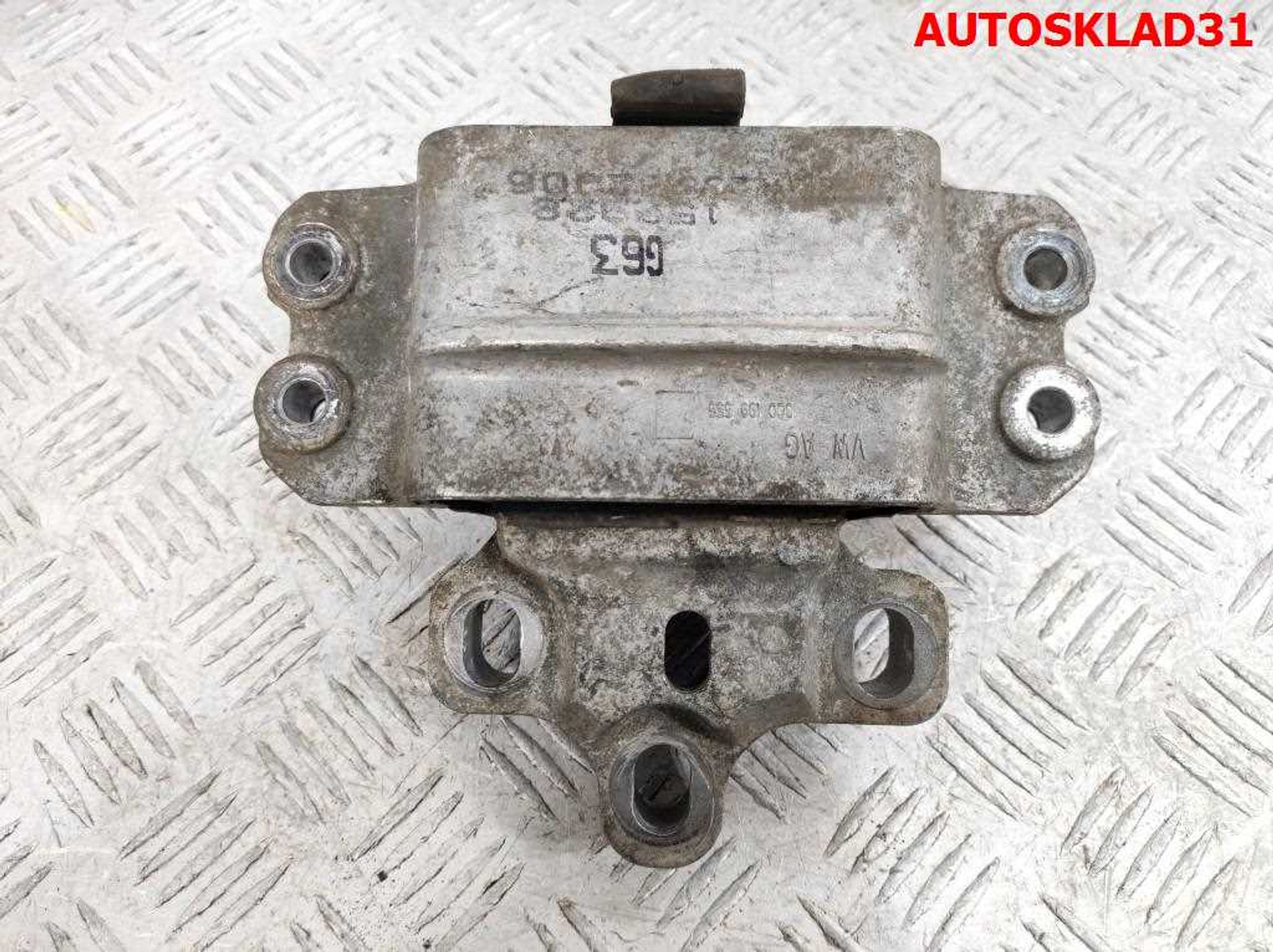 Опора МКПП левая Volkswagen Passat B6 3C0199555AA, 1800 рублей, Дубовое